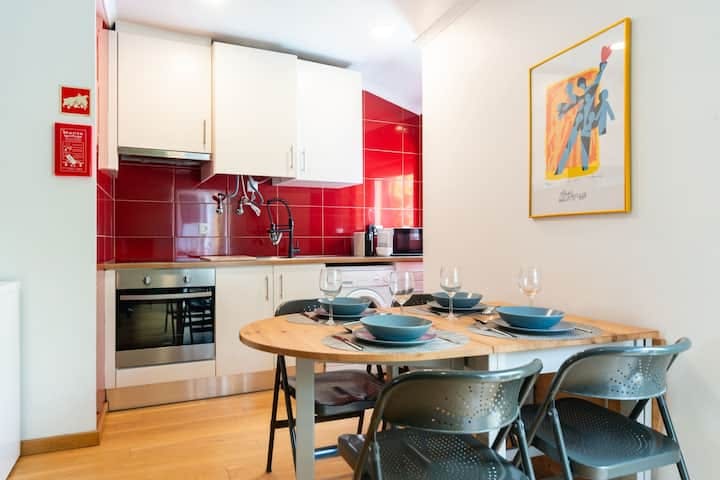 Apartment for rent for €2,100 per month in Lisbon, Rua da Bombarda