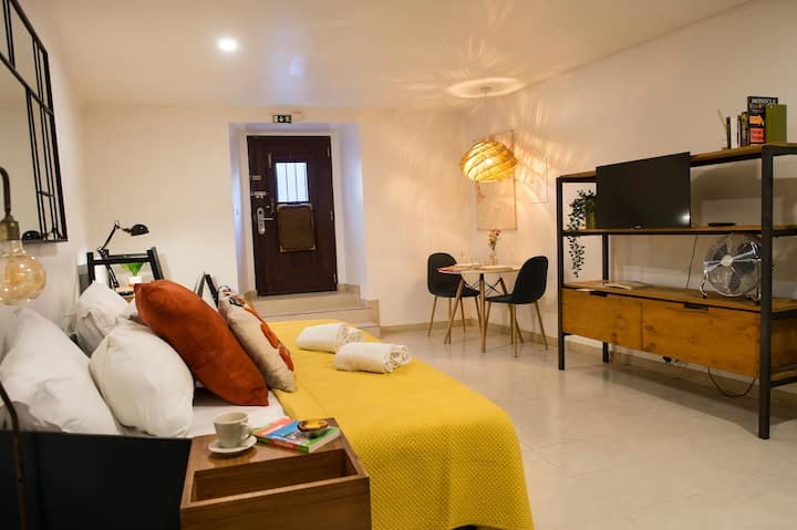 Studio à louer pour 1 150 €/mois à Lisbon, Rua da Bombarda