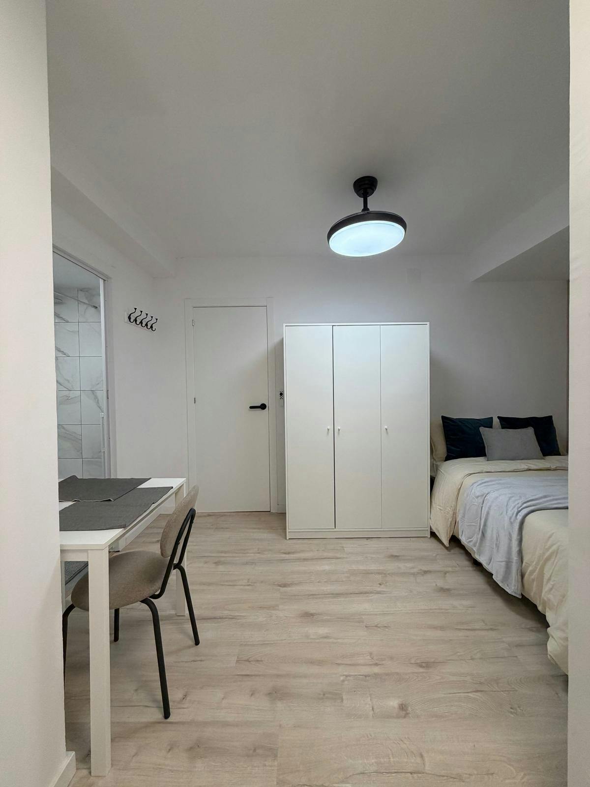Single room Valencia, 1 bed, 13m² — photo 7