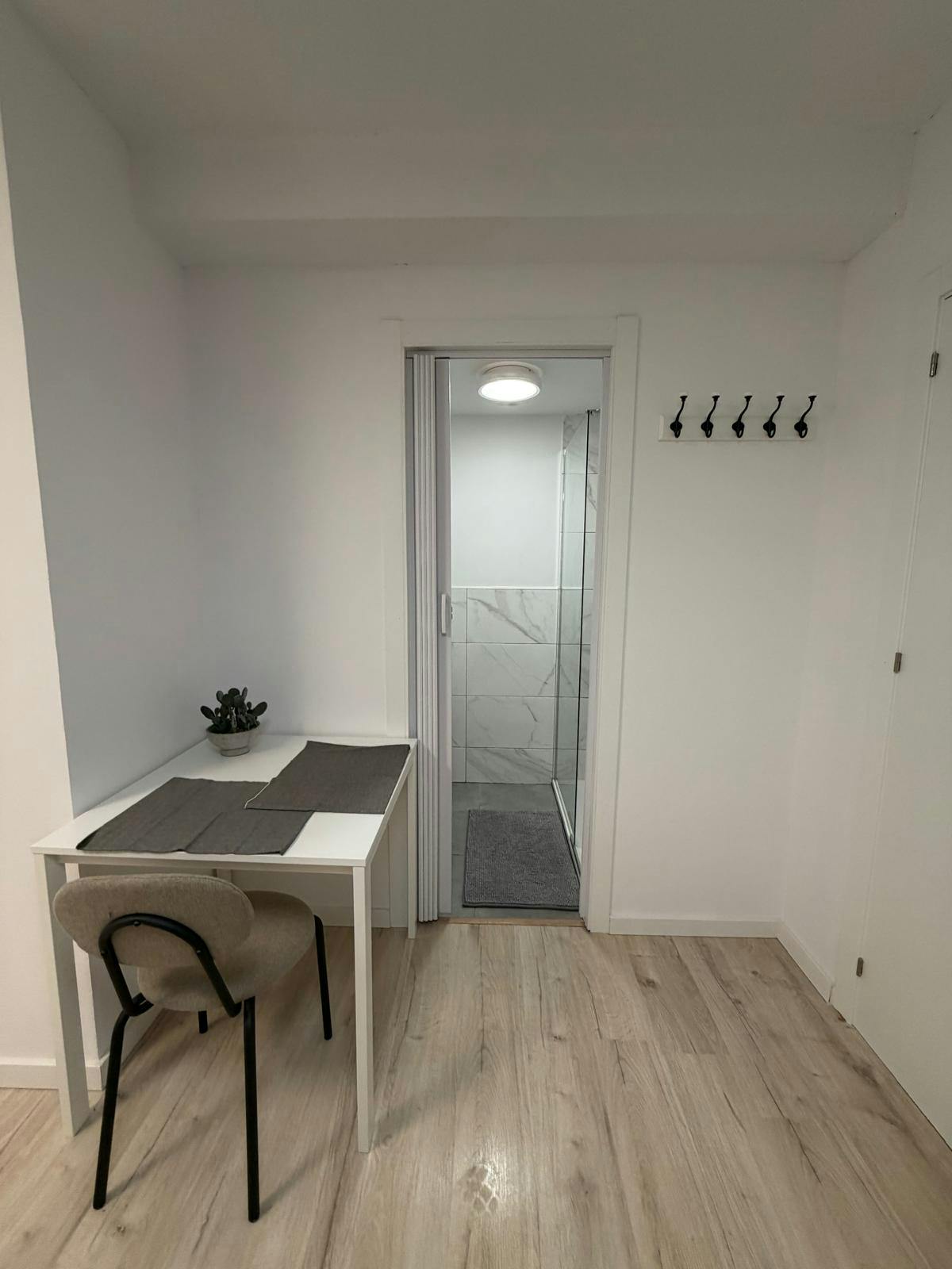 Single room Valencia, 1 bed, 13m² — photo 1
