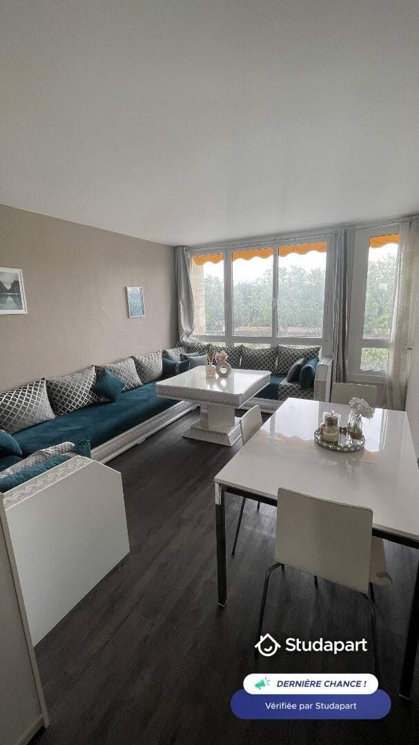 公寓 正在以 €1,440 的月租出租，其位于 Meudon, Allée du Mail