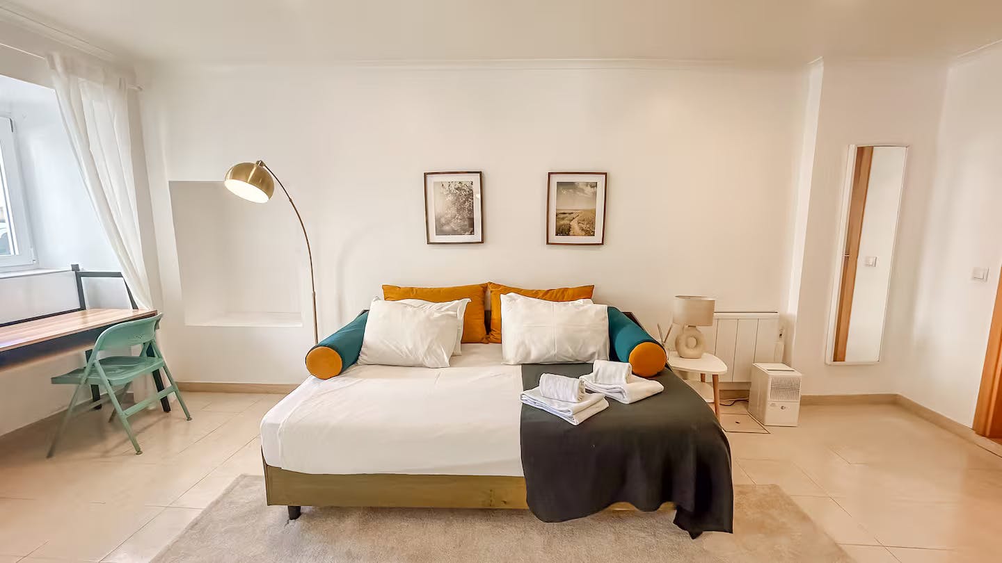 Studio à louer pour 1 150 €/mois à Lisbon, Rua da Bombarda