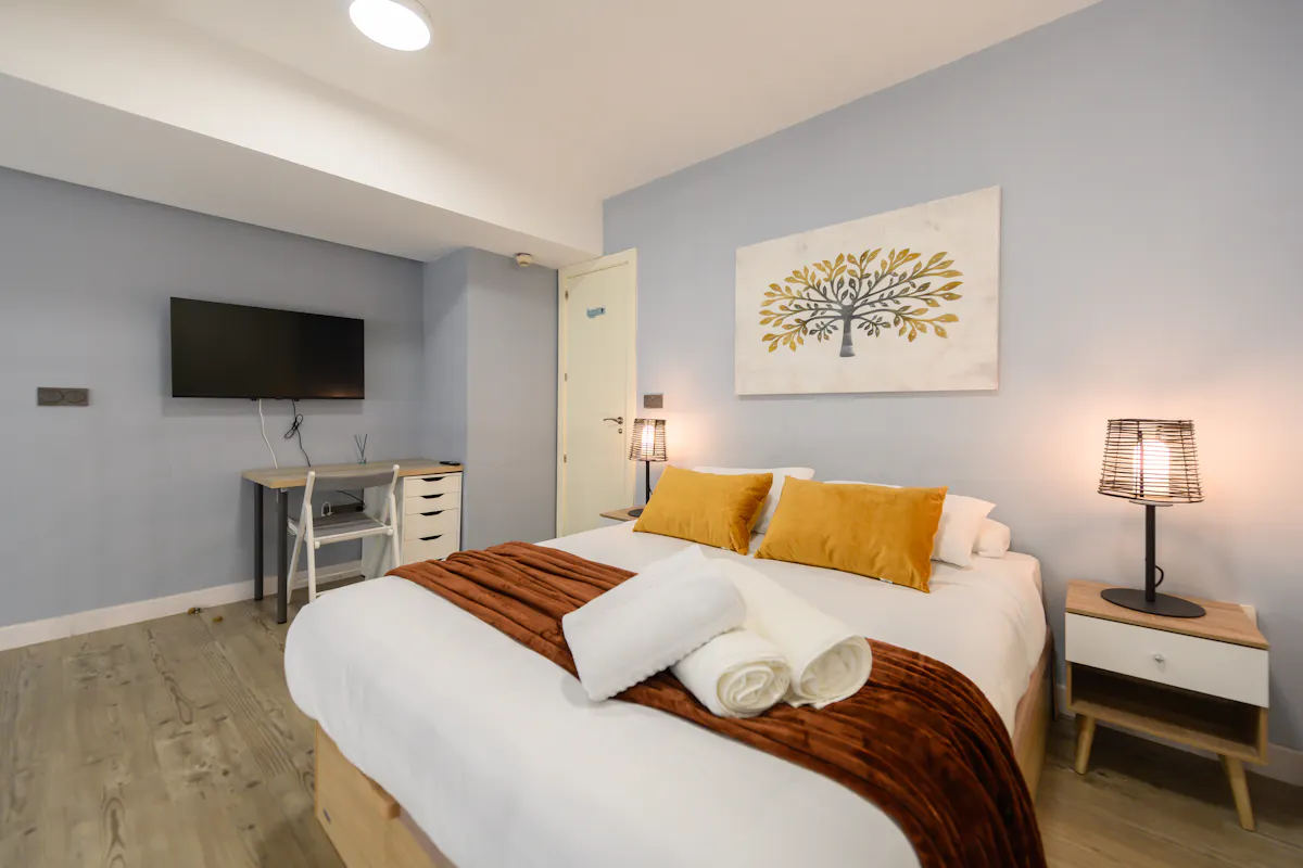 1-Bedroom Apartment in Calle Laguna del Marquesado, Madrid (1671516) ROOM