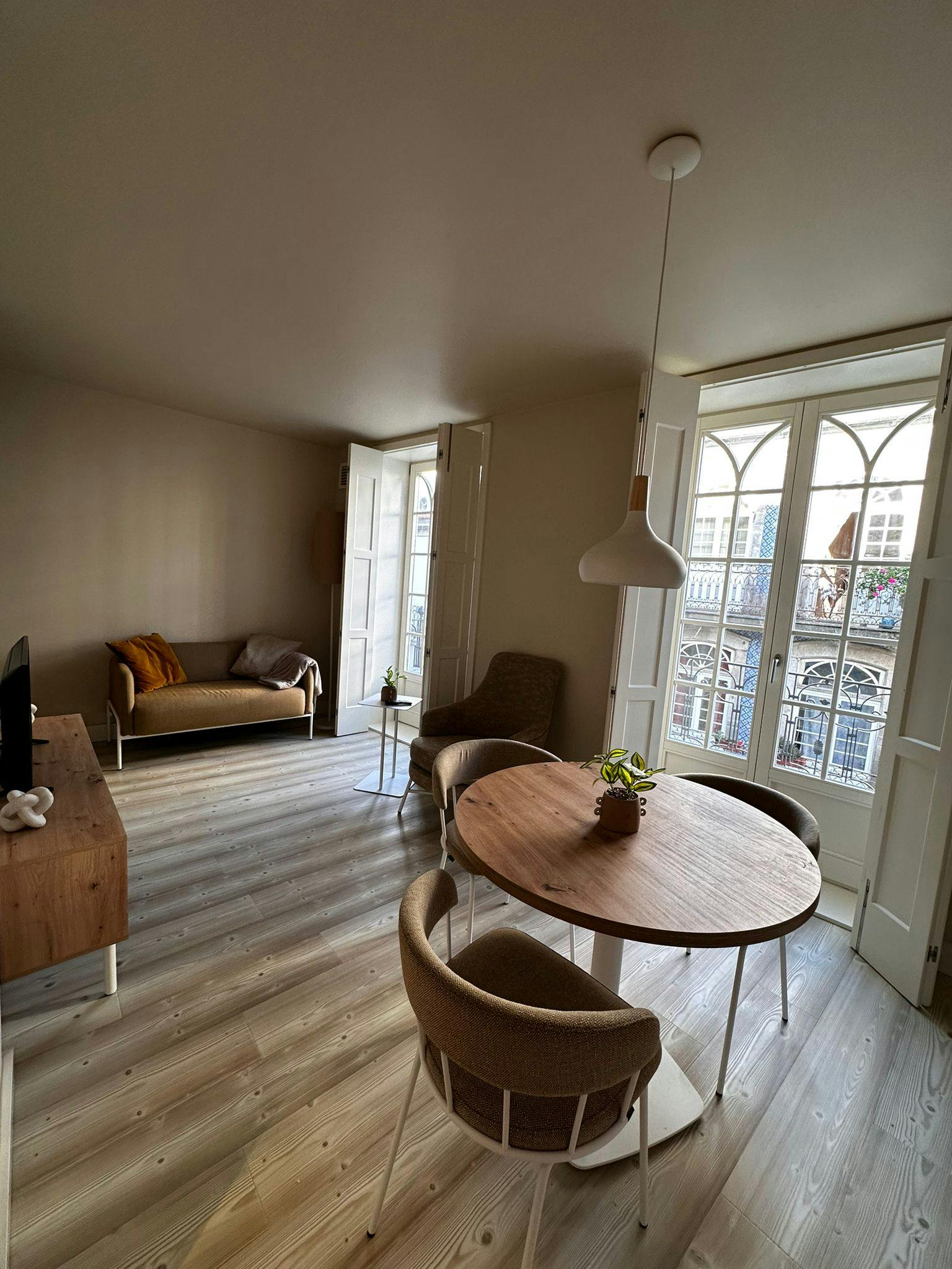 Apartment for rent for €2,000 per month in Porto, Rua do Almada