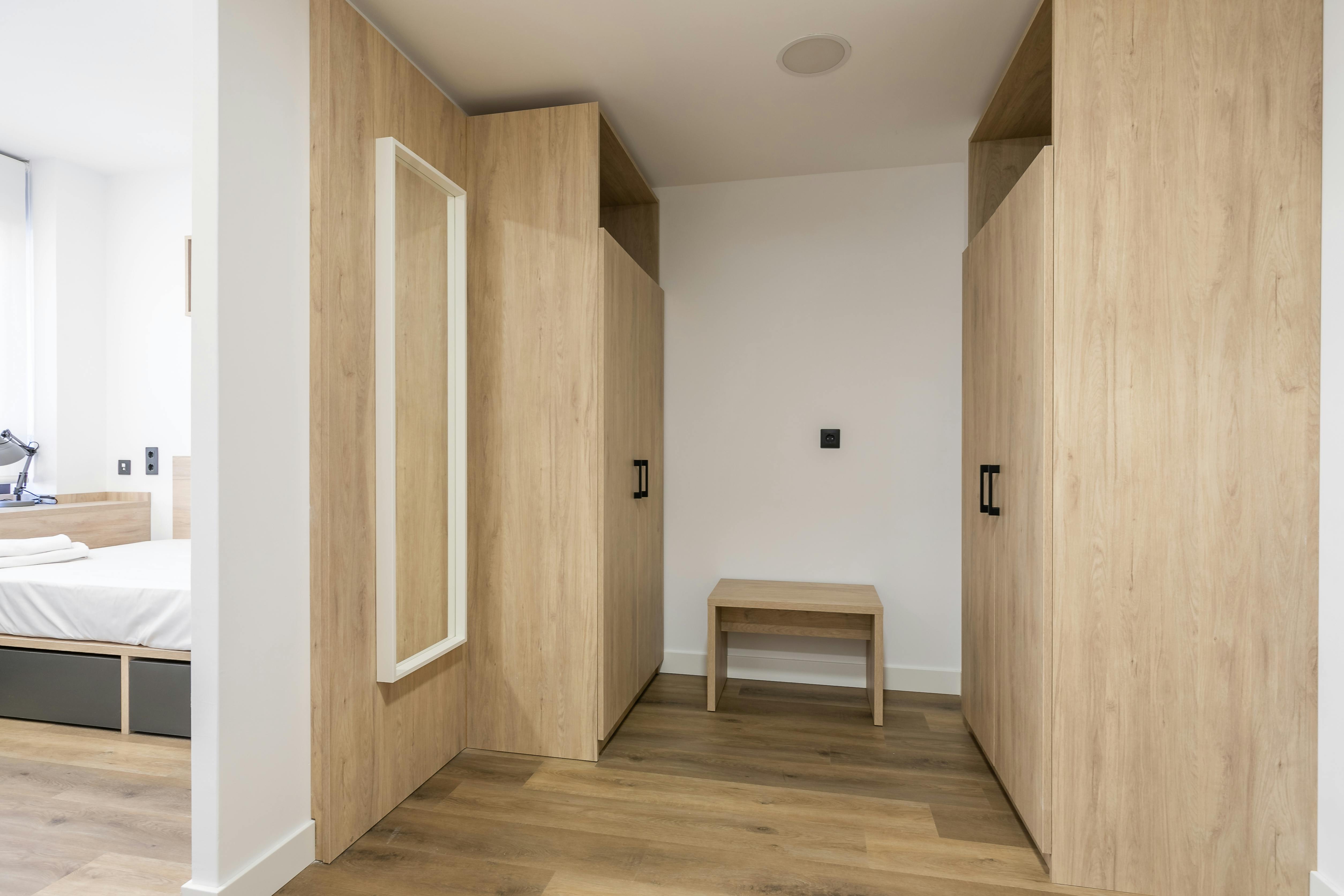 Double room Madrid, 1 bed, 20m² — photo 10