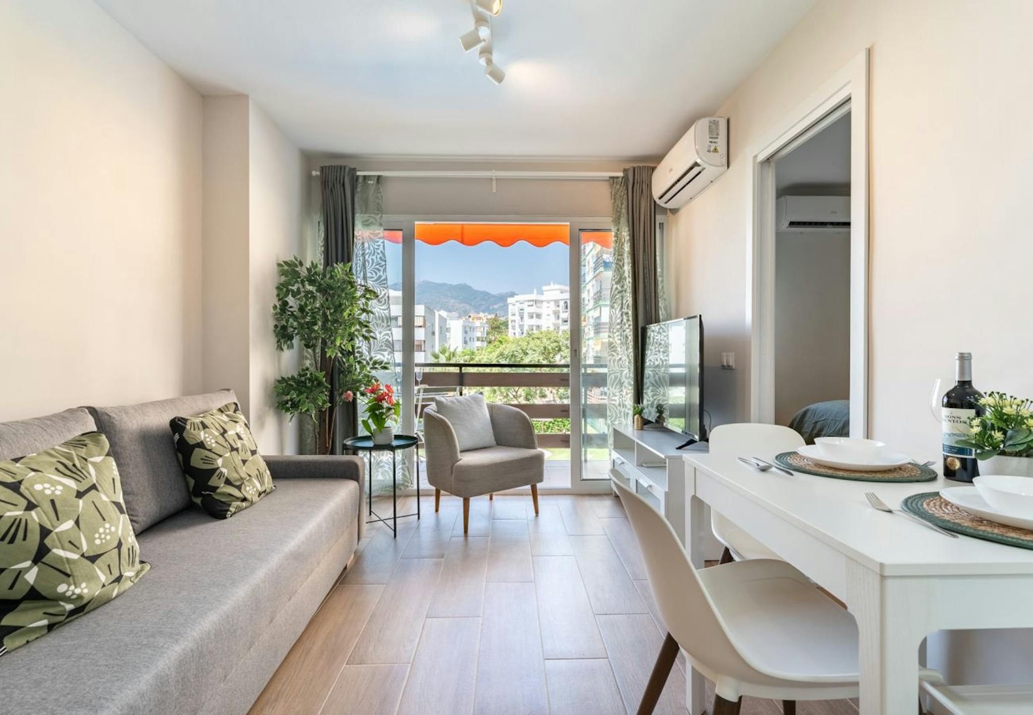 Calle las Naciones, Benalmádena preview