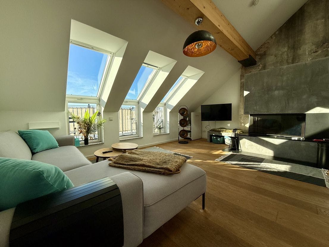 Studio for rent for €3,700 per month in Berlin, Brunnenstraße