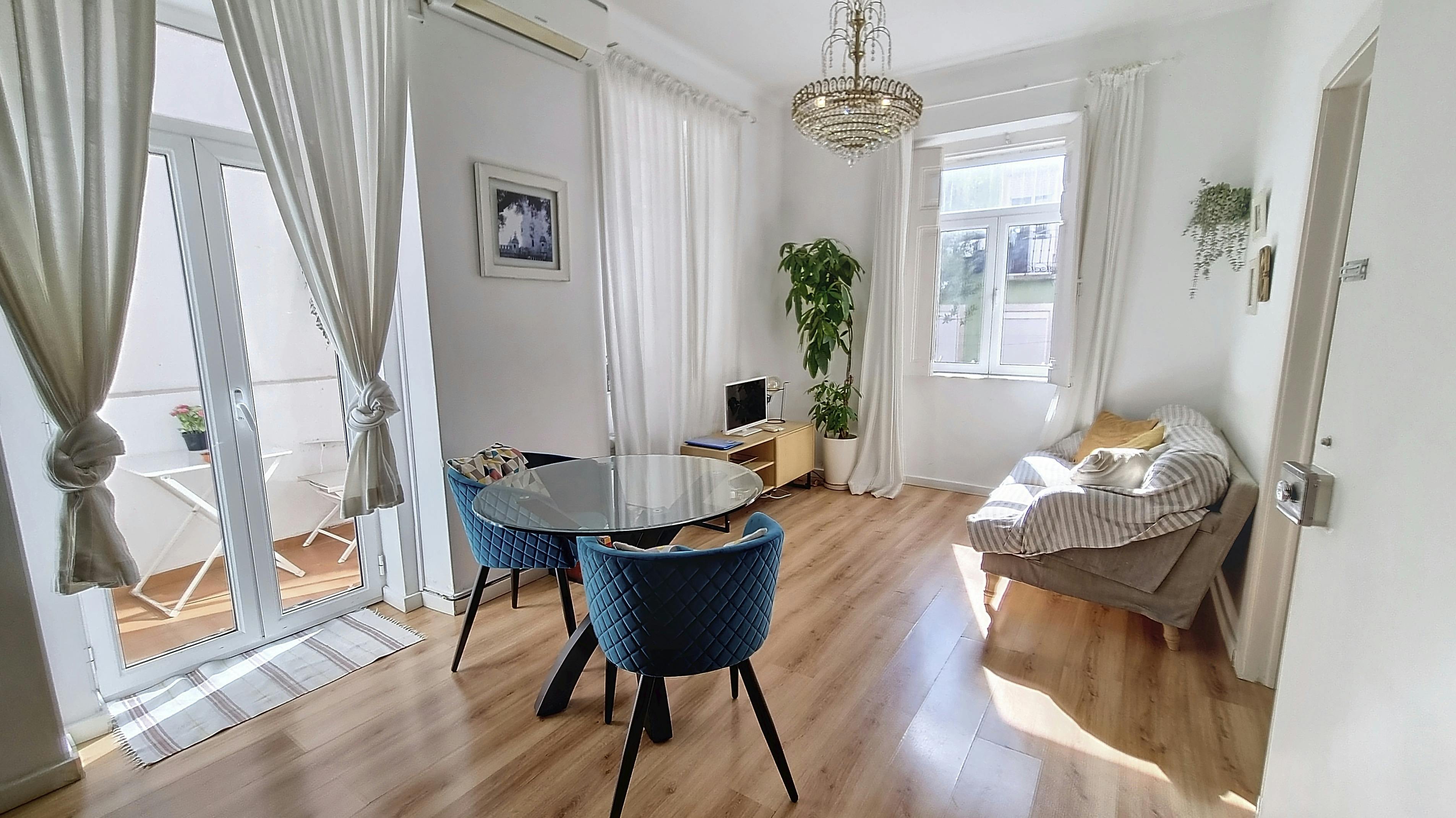 Appartement te huur voor € 2.100 per maand in Lisbon, Rua Machado de Castro