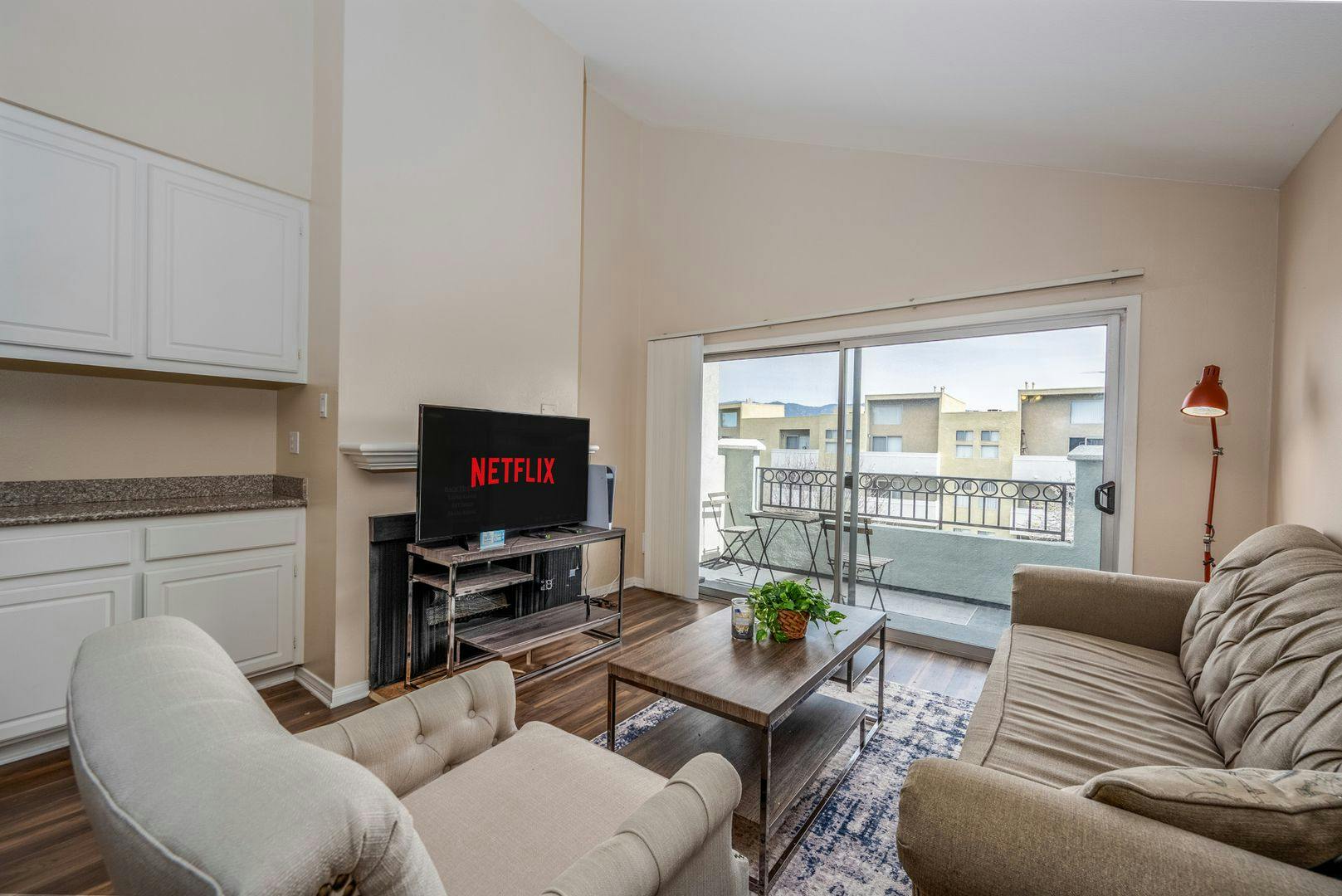 Chambre privée à louer pour $1,975/mois à Burbank, North Valley Street