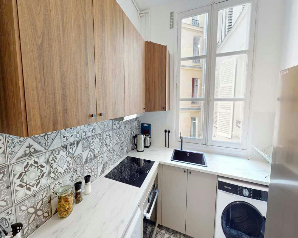 Private room for rent on Avenue de l'Opéra, Paris - Plus