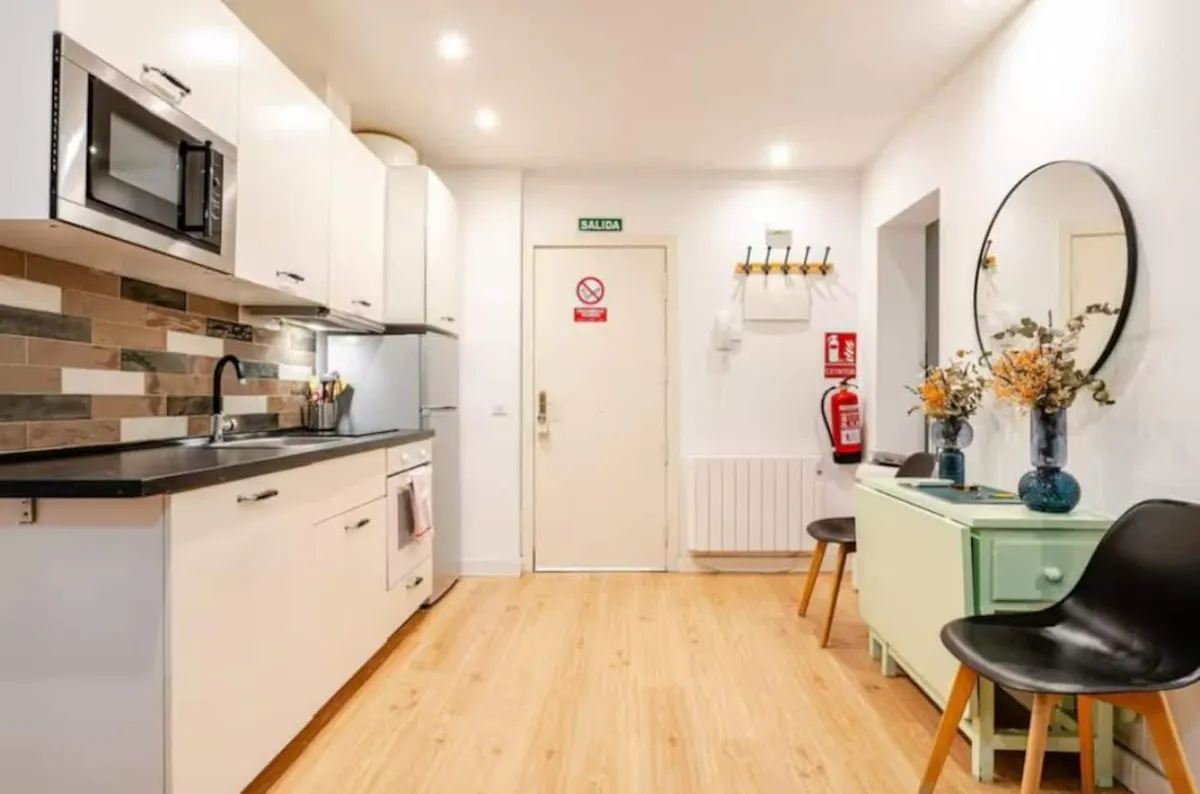 1-Bedroom Apartment in Calle del Salitre, Madrid (1671898) ROOM