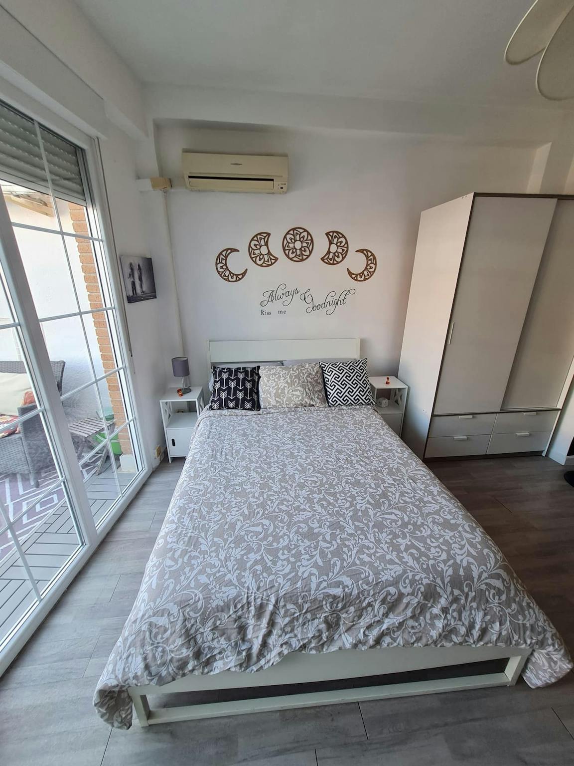 Calle de Hernán Cortés, Madrid preview