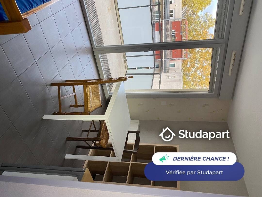 Apartamento para alugar por € 550 por mês em Dijon, Rue Normaliens Fusillés Camarades