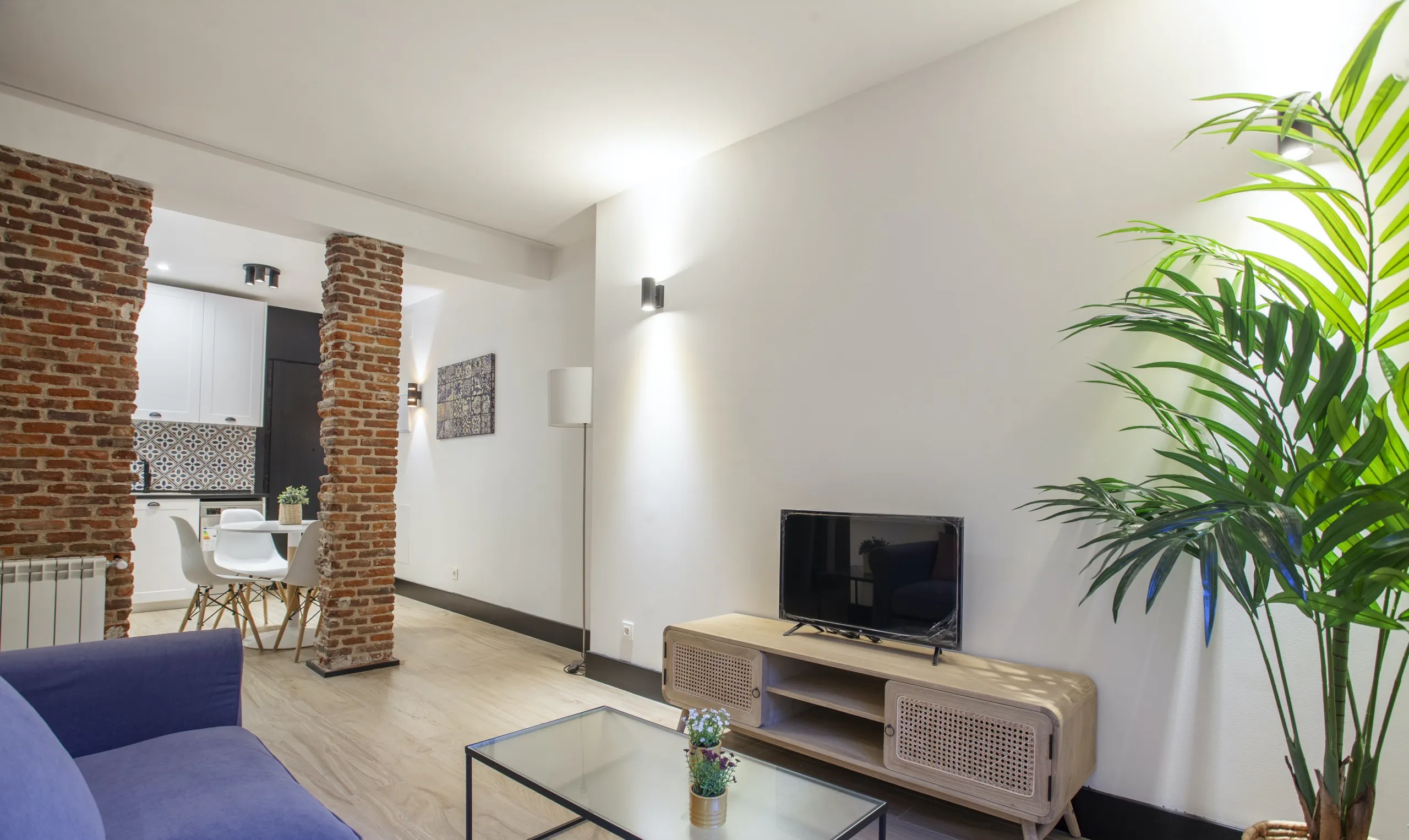 2-Bedroom Apartment in Avenida de la Ciudad de Barcelona, Madrid (1672059) ROOM 1