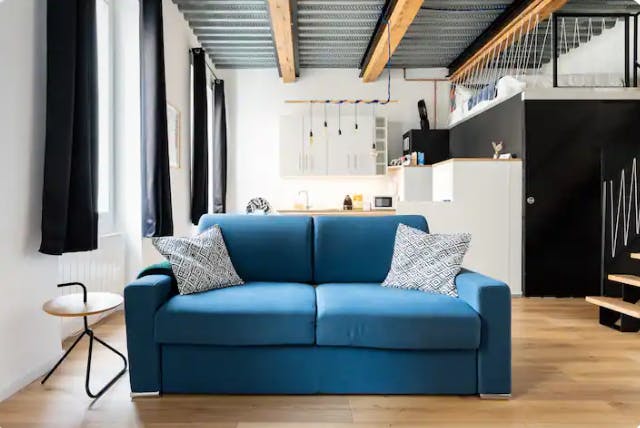 单间公寓 正在以 €1,350 的月租出租，其位于 Marseille, Rue des 3 Frères Carasso