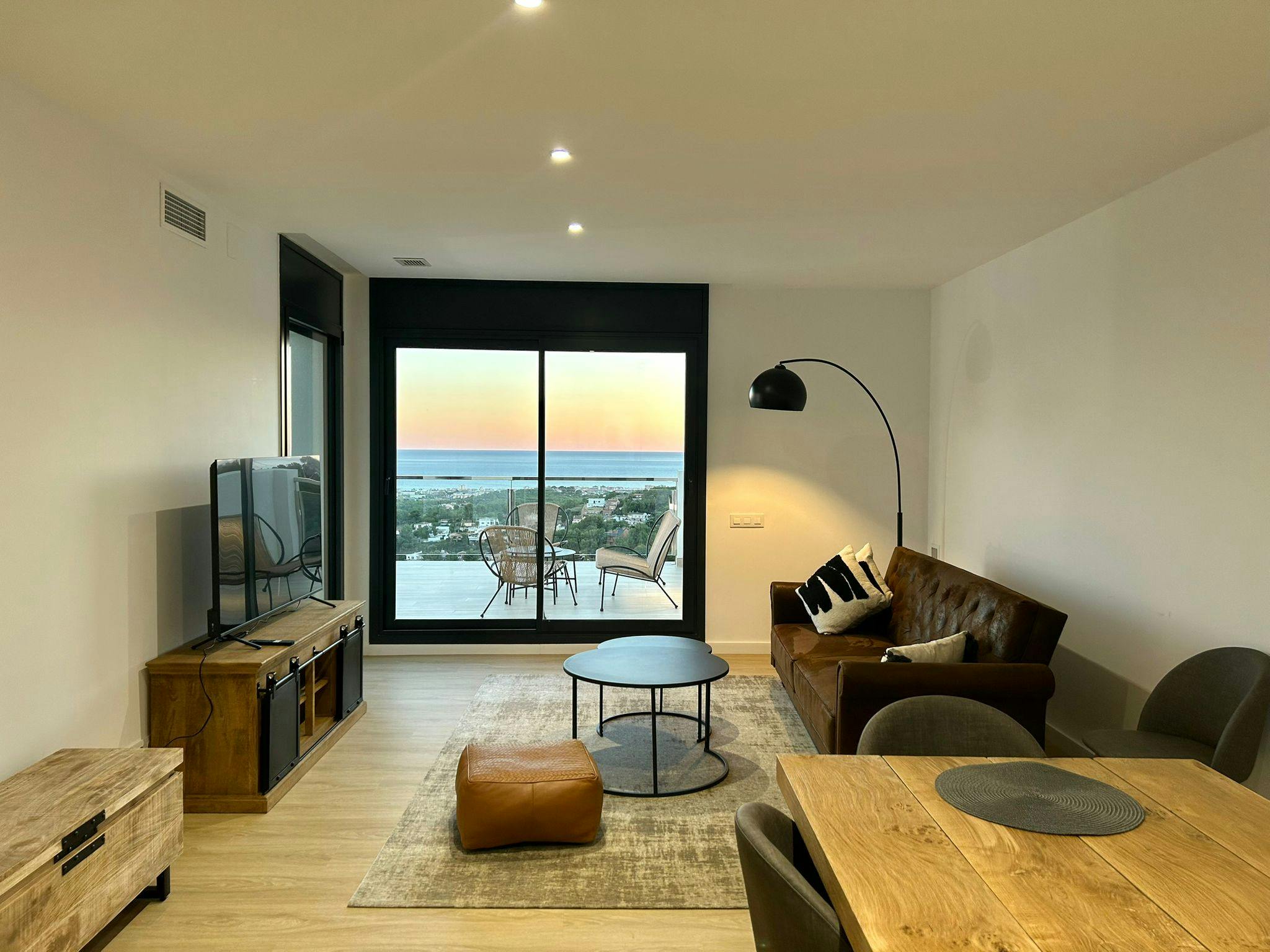 House for rent for €3,500 per month in Cunit, Carrer Tulipa