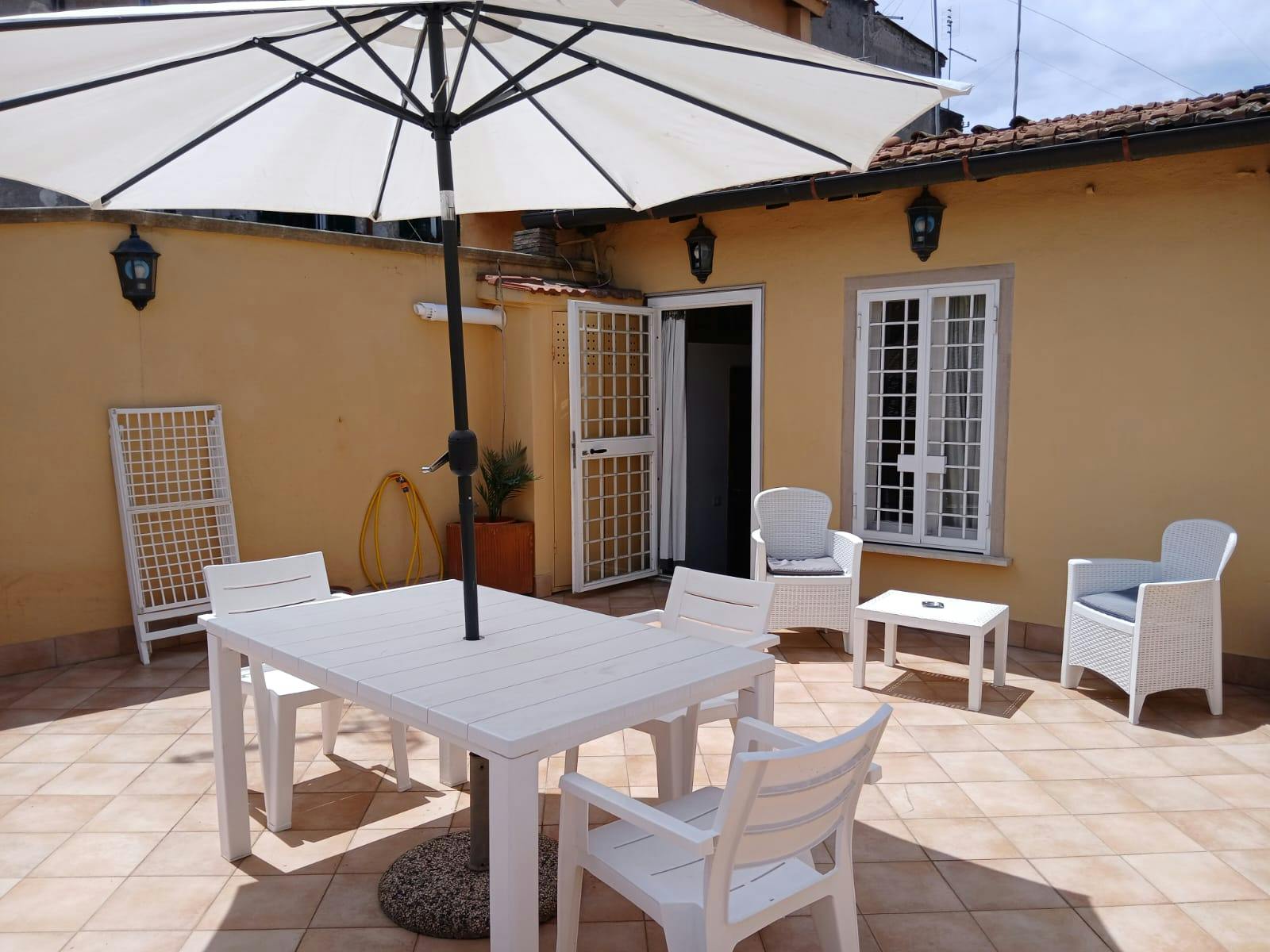 Appartamento in affitto a 1900 € al mese a Rome, Via Santa Cecilia