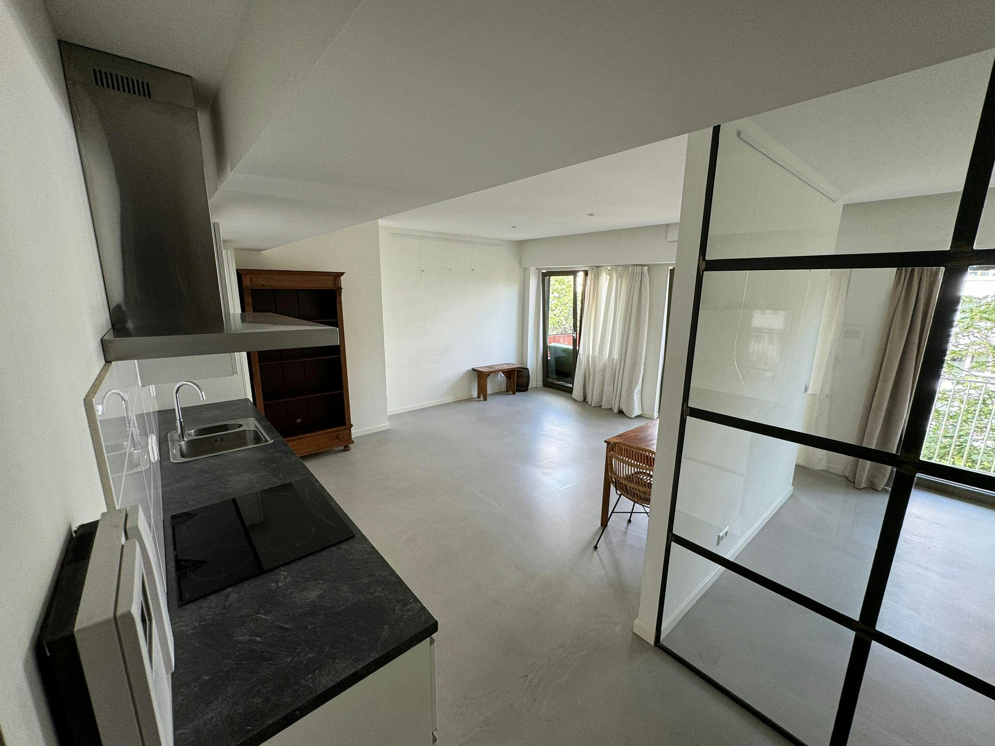 公寓 正在以 €2,600 的月租出租，其位于 Amsterdam, President Kennedylaan