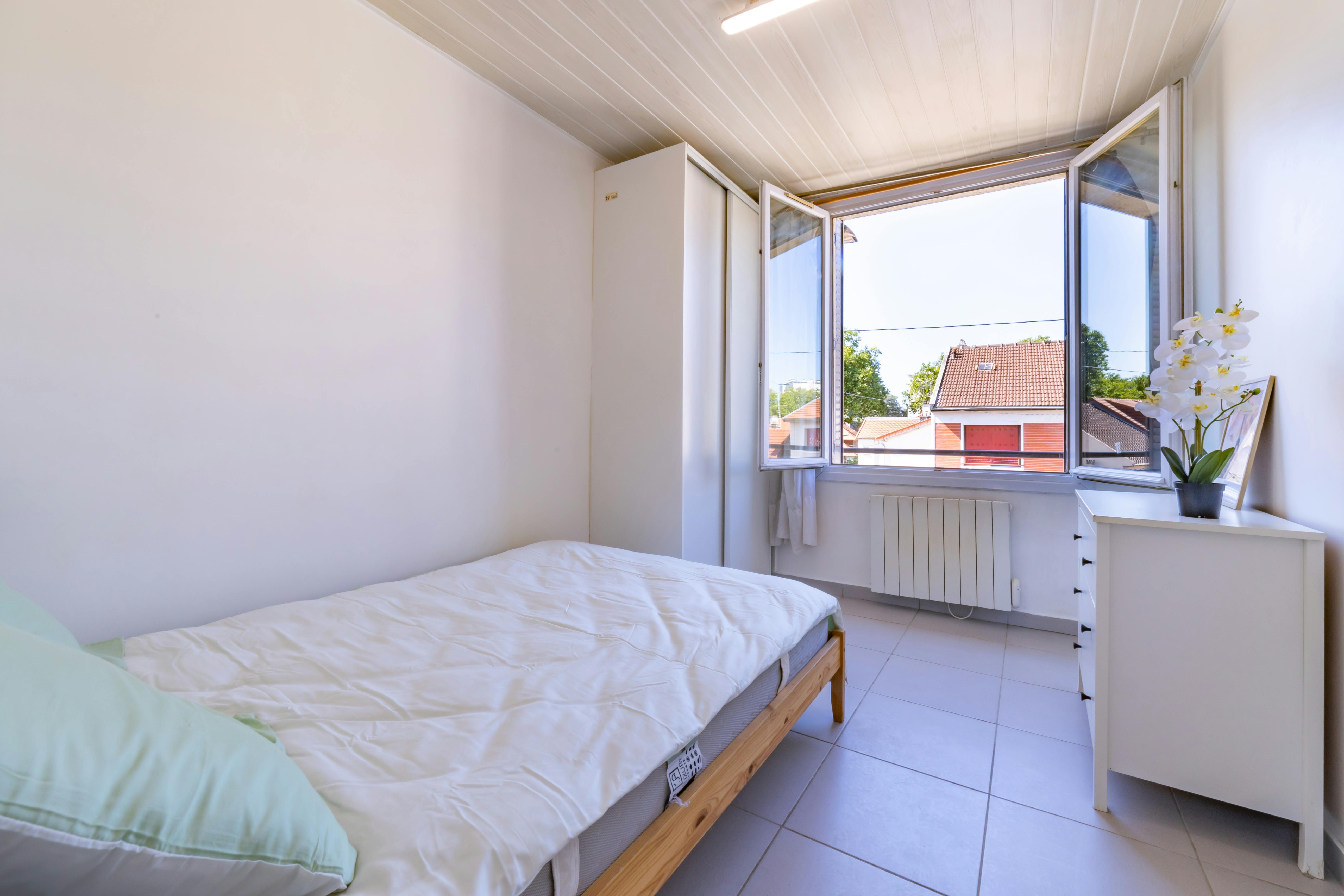 Studio for rent for €1,250 per month in Villejuif, Rue Daniel Fery