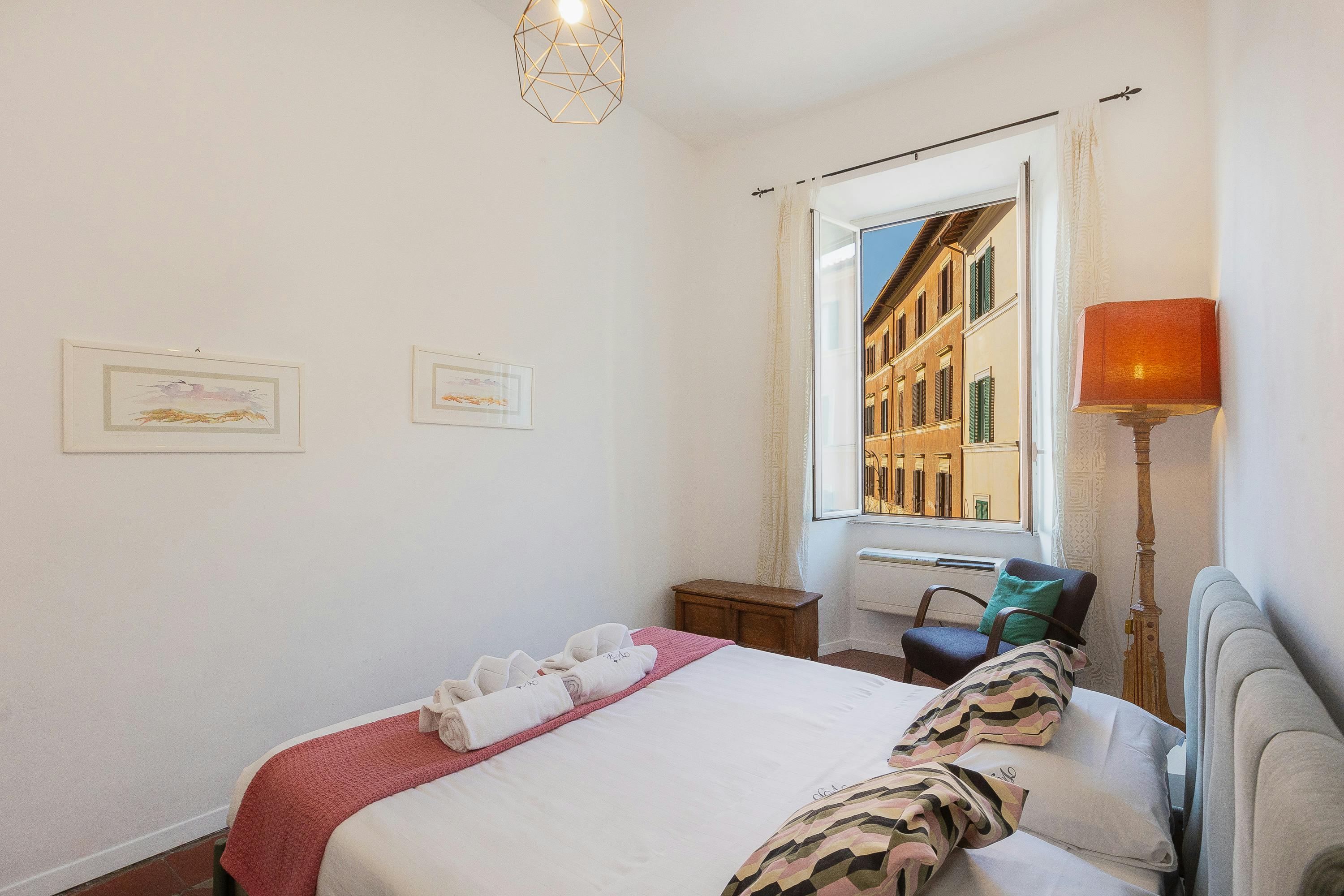 Apartment for rent for €1,850 per month in Rome, Piazza di San Cosimato