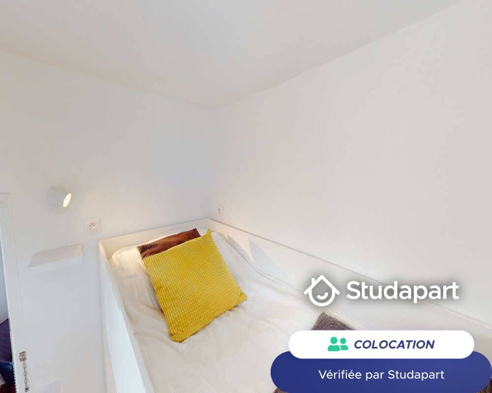 Private room for rent for €1,005 per month in Paris, Rue des Volontaires