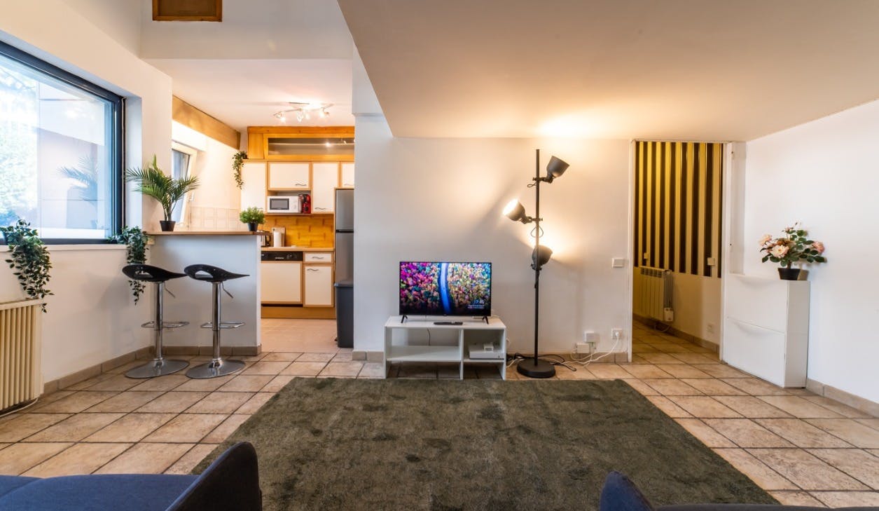 Apartment for rent for €1,800 per month in Puteaux, Rue Paul Lafargue