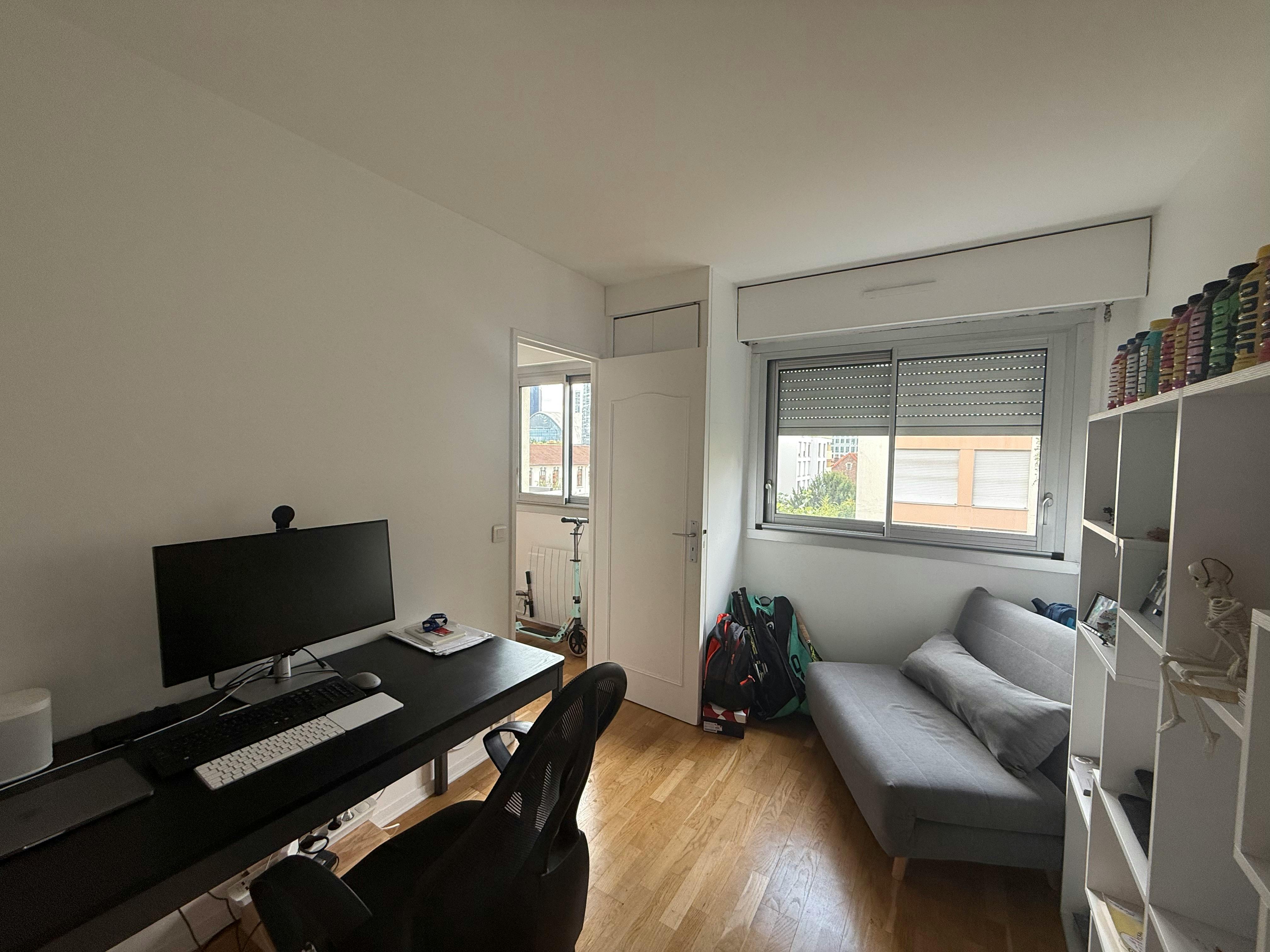 Apartment for rent for €2,700 per month in Courbevoie, Rue de Normandie