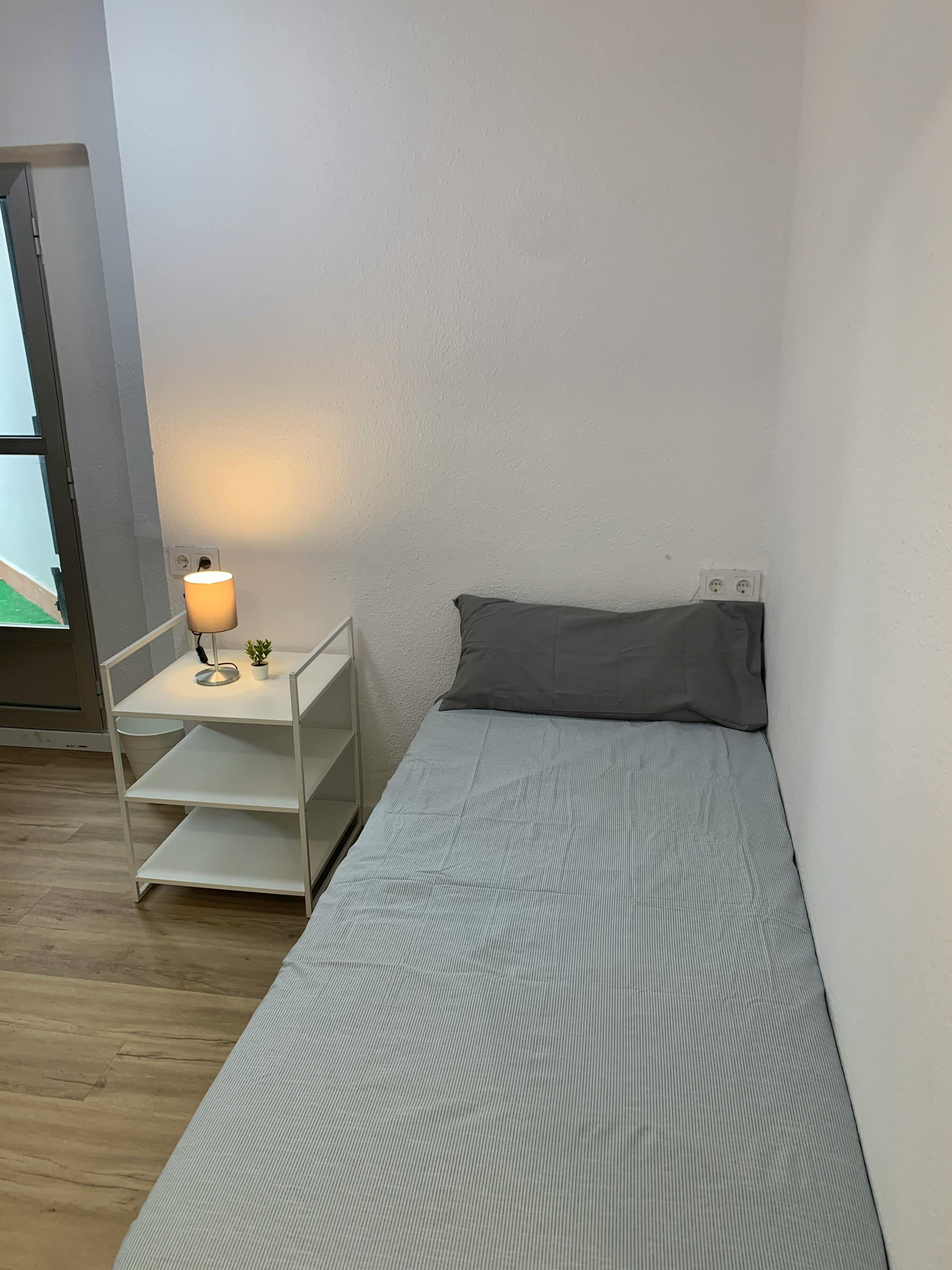 Single room Montcada, 1 bed, 9m² — photo 4