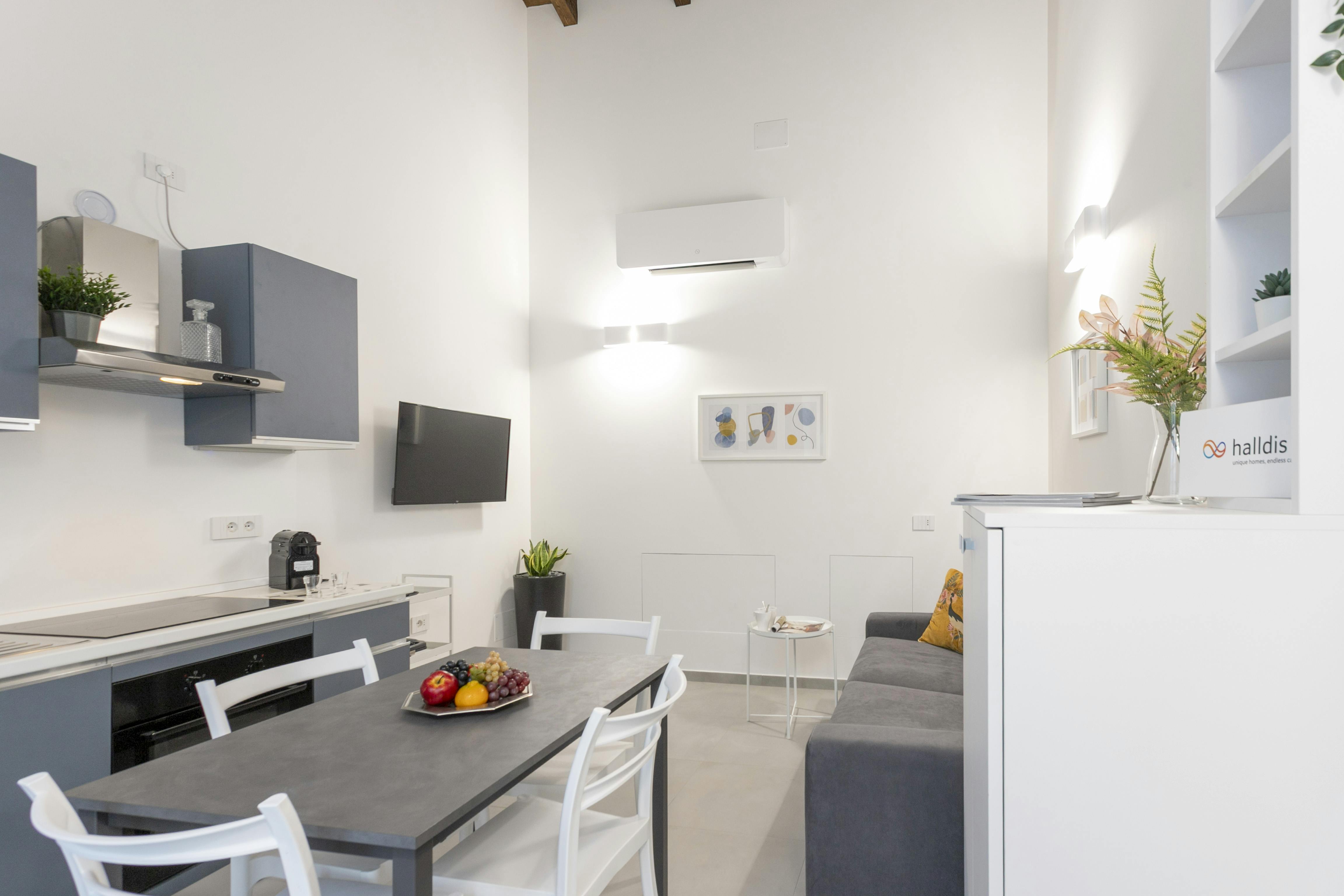 Lägenhet att hyra för 1 650 € i månaden i Como, Via Alessandro Volta