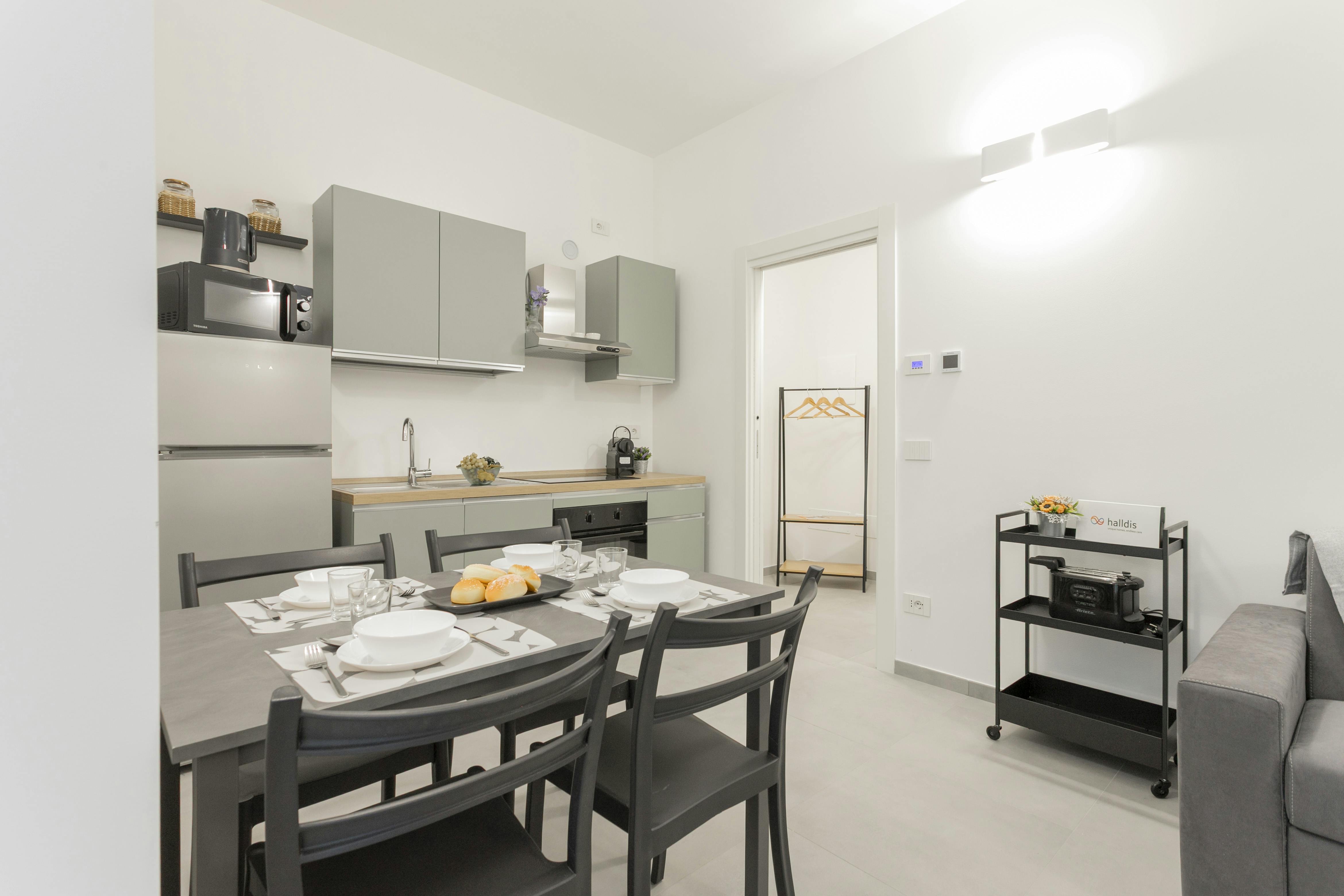 Lägenhet att hyra för 1 700 € i månaden i Como, Via Alessandro Volta