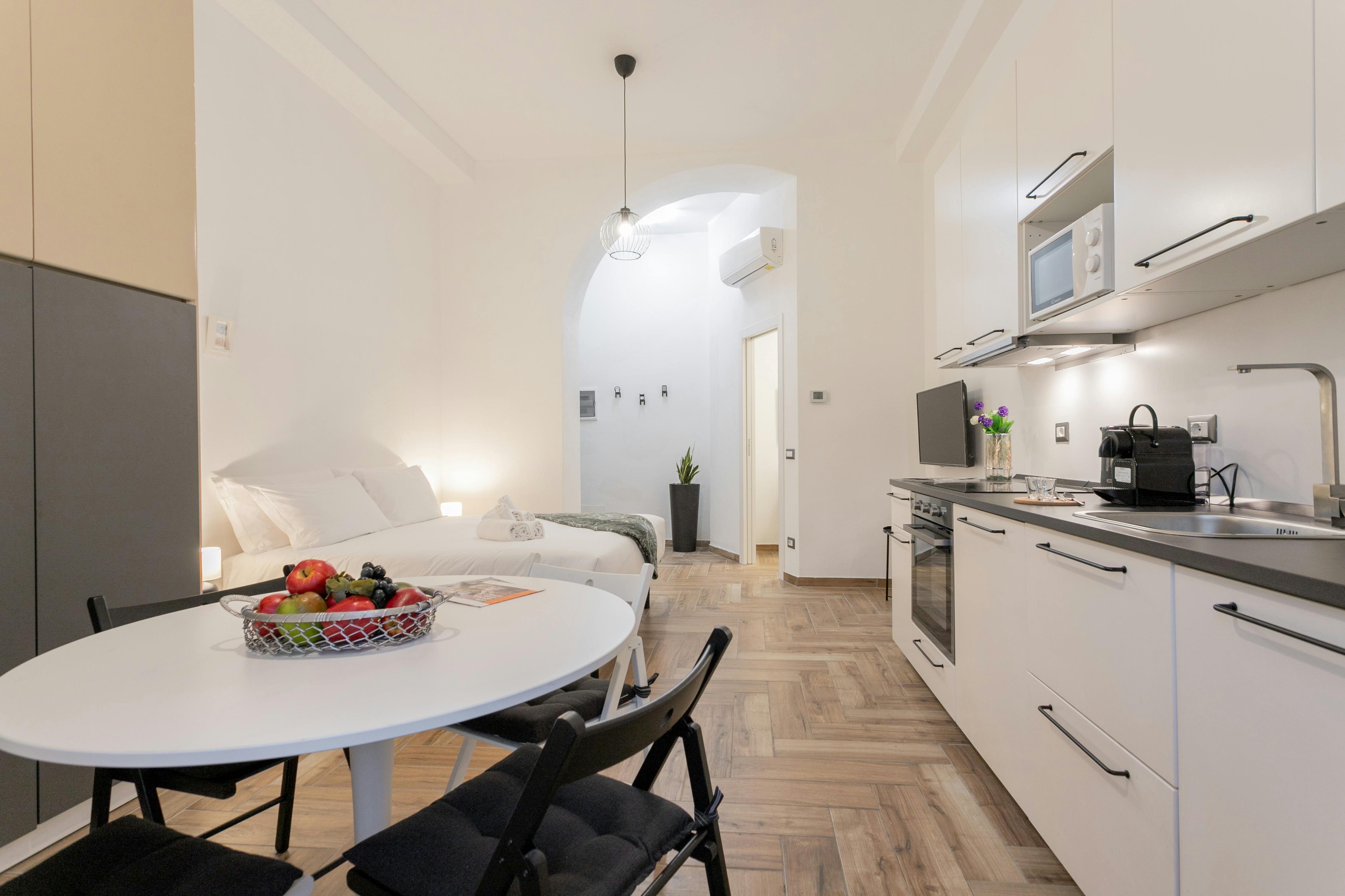 Studio for rent for €1,500 per month in Como, Via Alessandro Volta