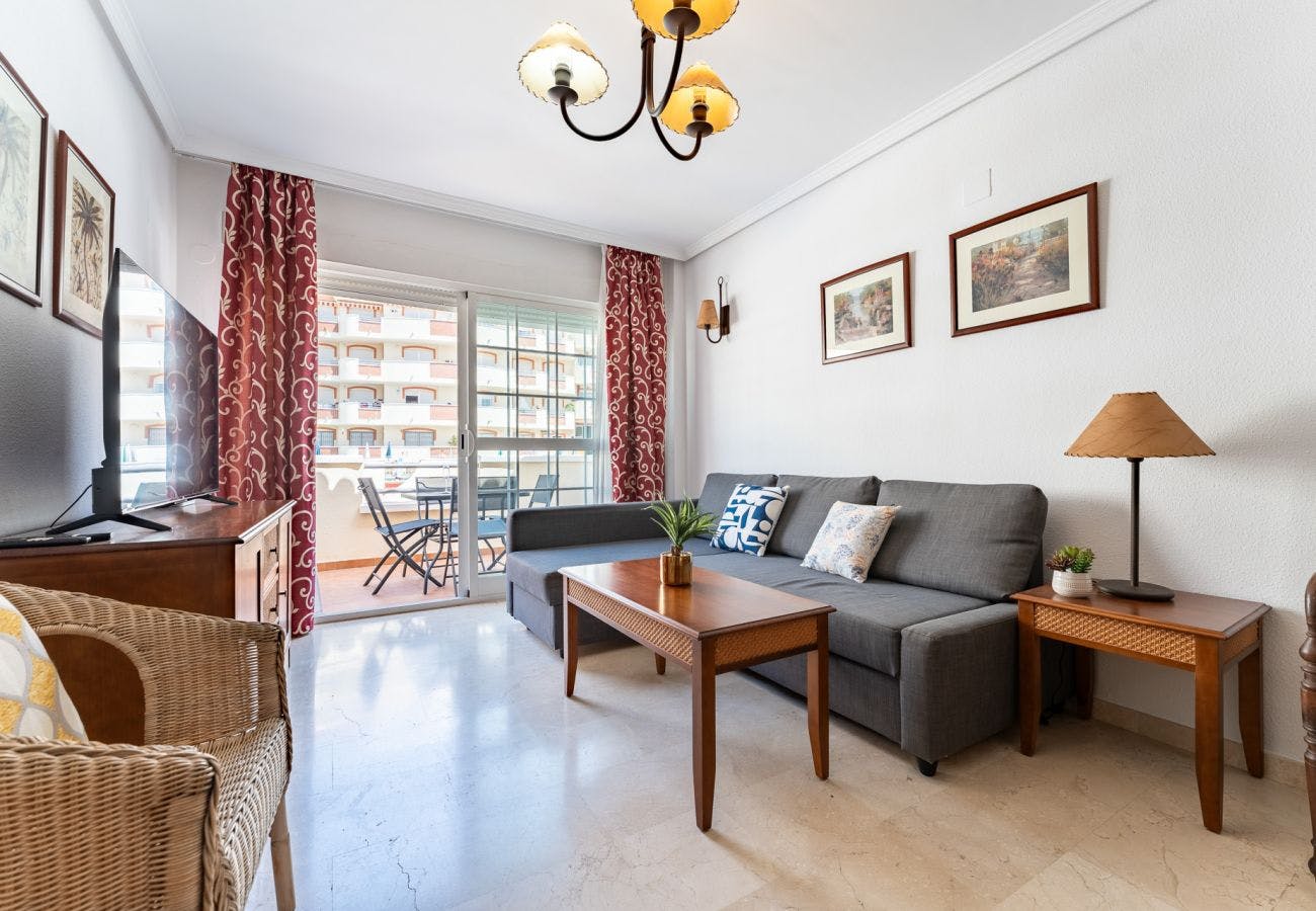 Appartement te huur voor € 2.500 per maand in Torre del Mar, Avenida del Sol