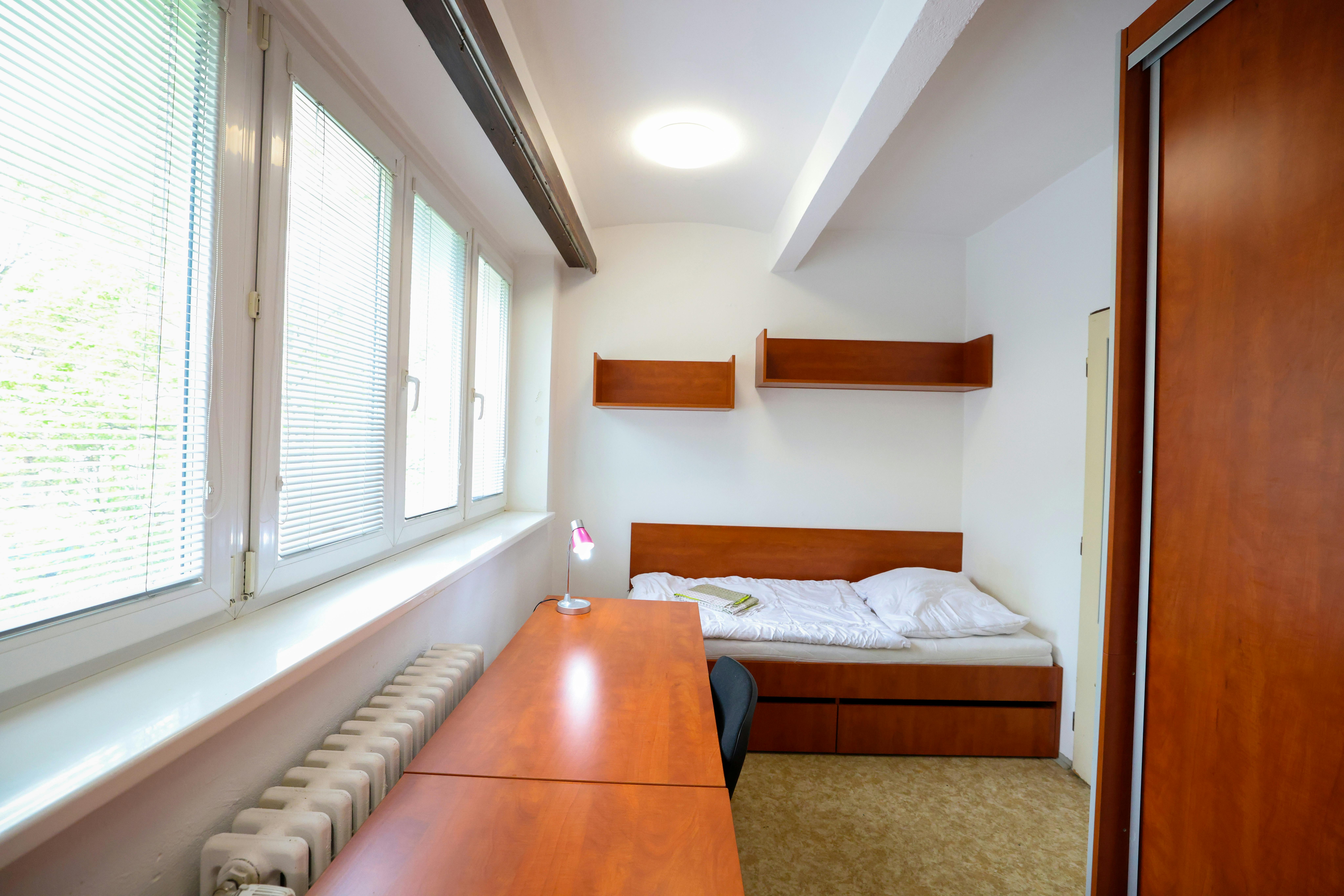 Shared room for rent for €330 per month in Hlavní město Praha, Hartigova