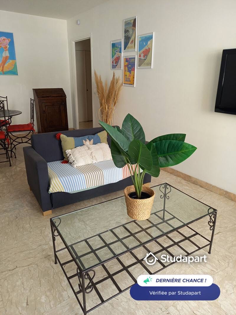 Apartment for rent for €1,300 per month in Antibes, Rue des Lits Militaires