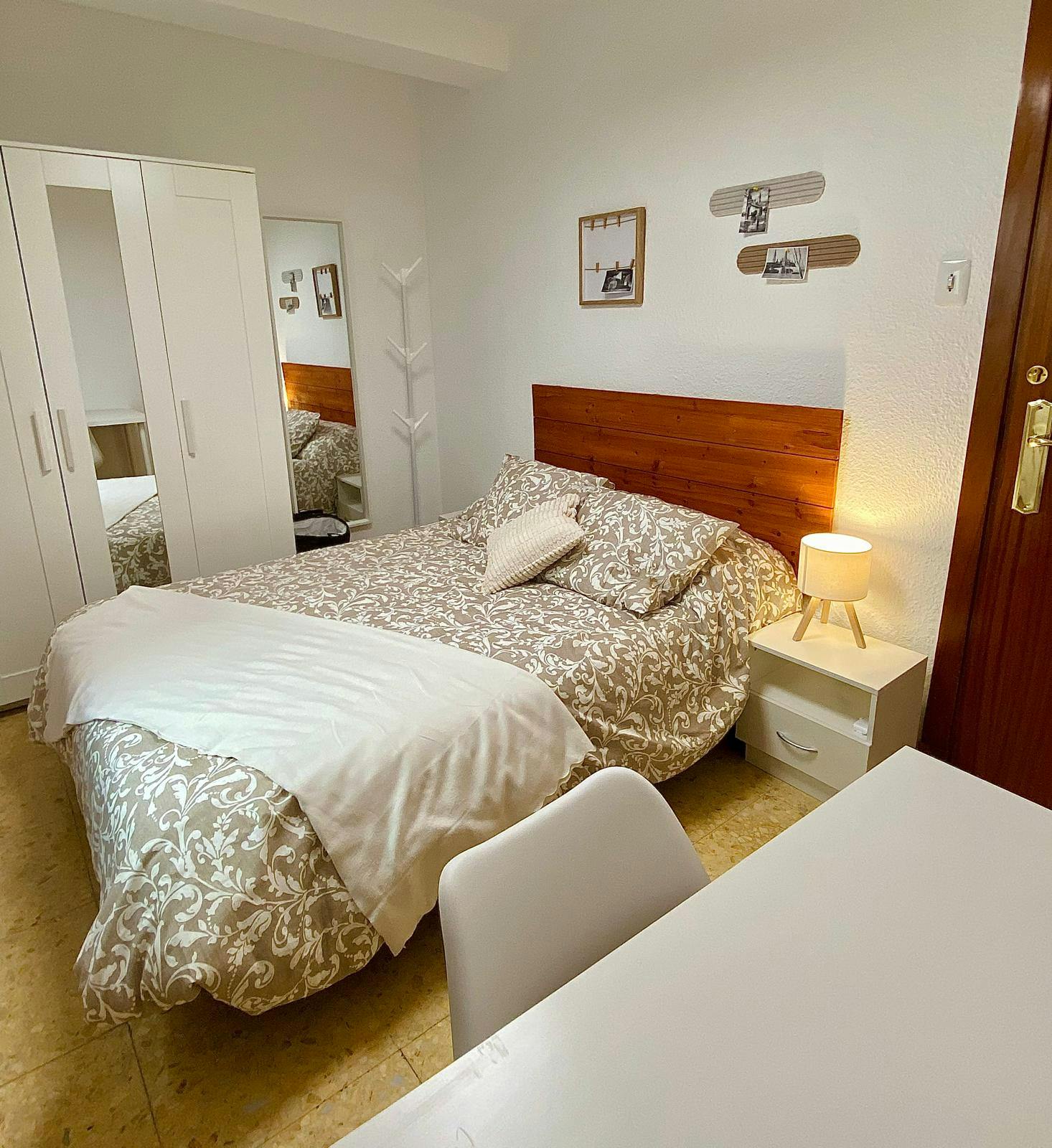 Private room for rent for €425 per month in Zaragoza, Calle de San Francisco de Borja