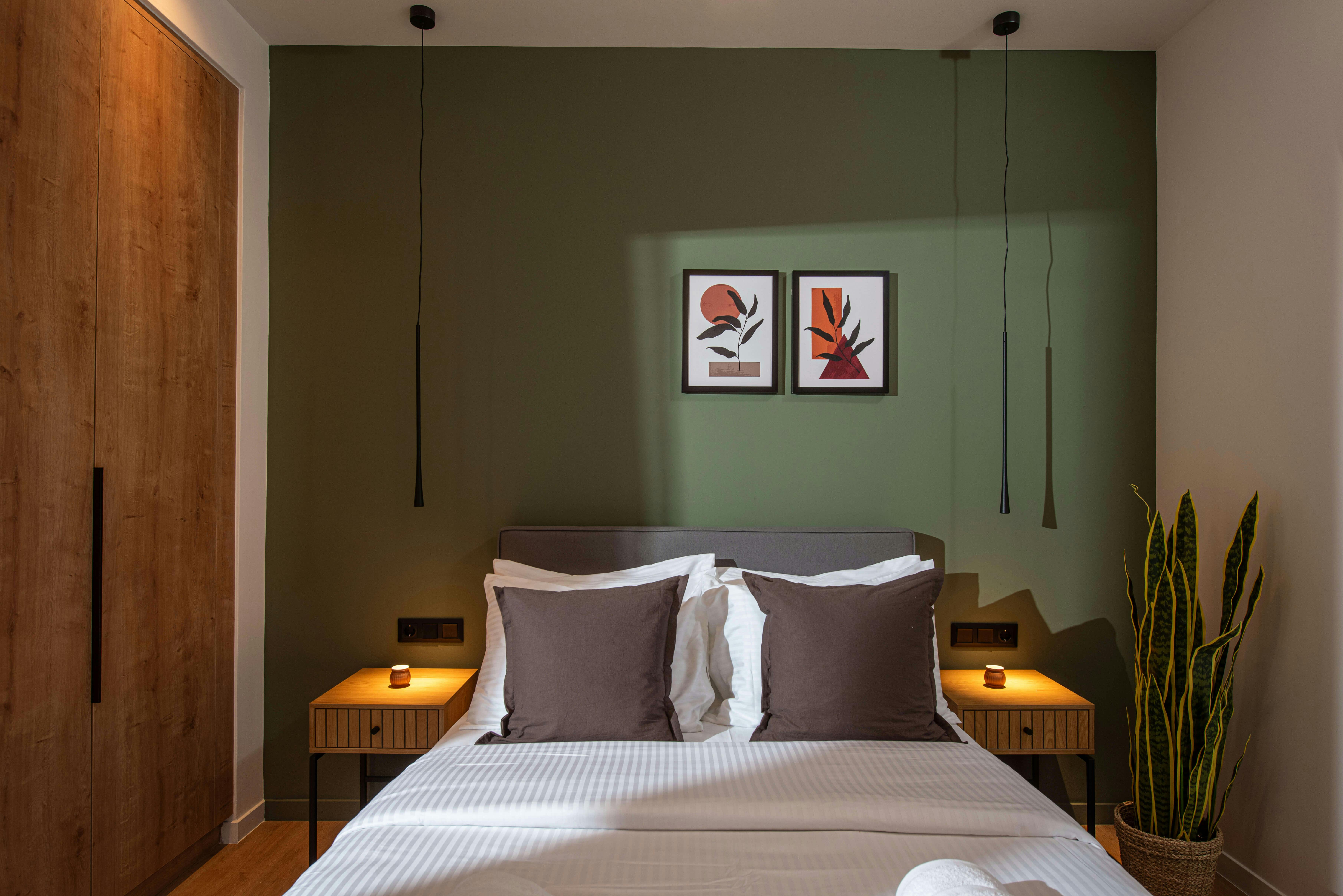 Trion Ierarchon, Athina preview