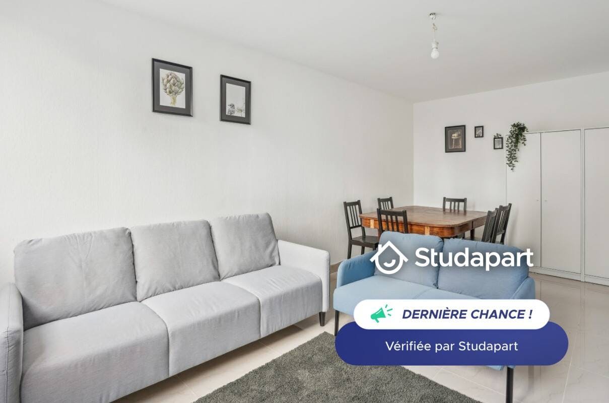 Apartment for rent for €2,400 per month in Paris, Rue de la Chapelle