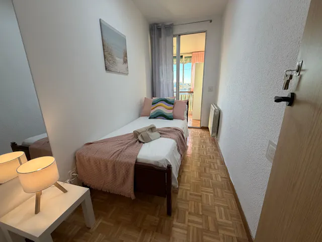 Private room in Calle de la Codorniz, Madrid (1672730) room image 1