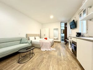 Private room for rent for €700 per month in Madrid, Calle del Corazón de María