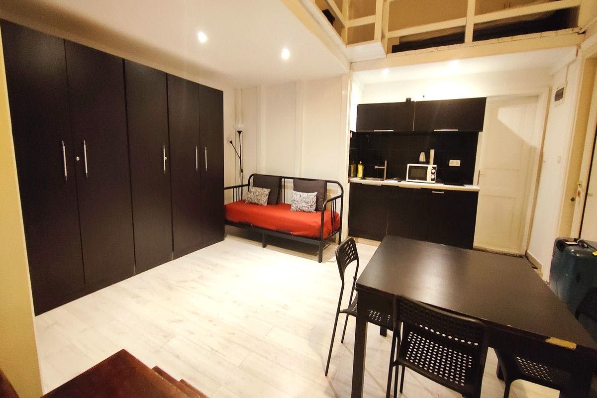 Lázár utca, Budapest preview