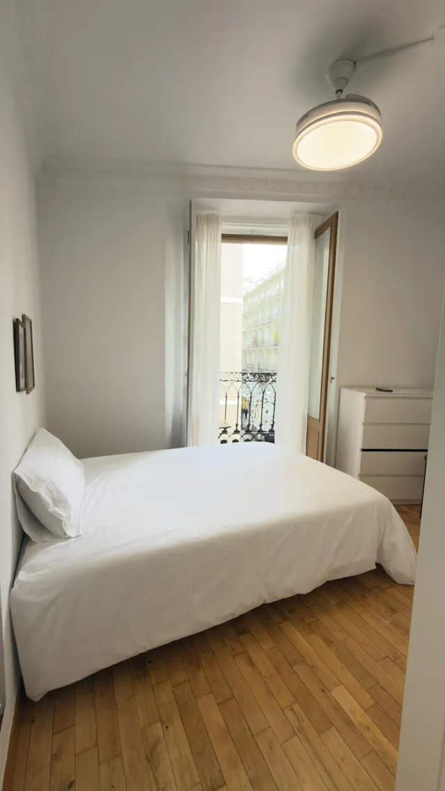 Private room in Plaza de Isabel II, Madrid (1672859) room image 2