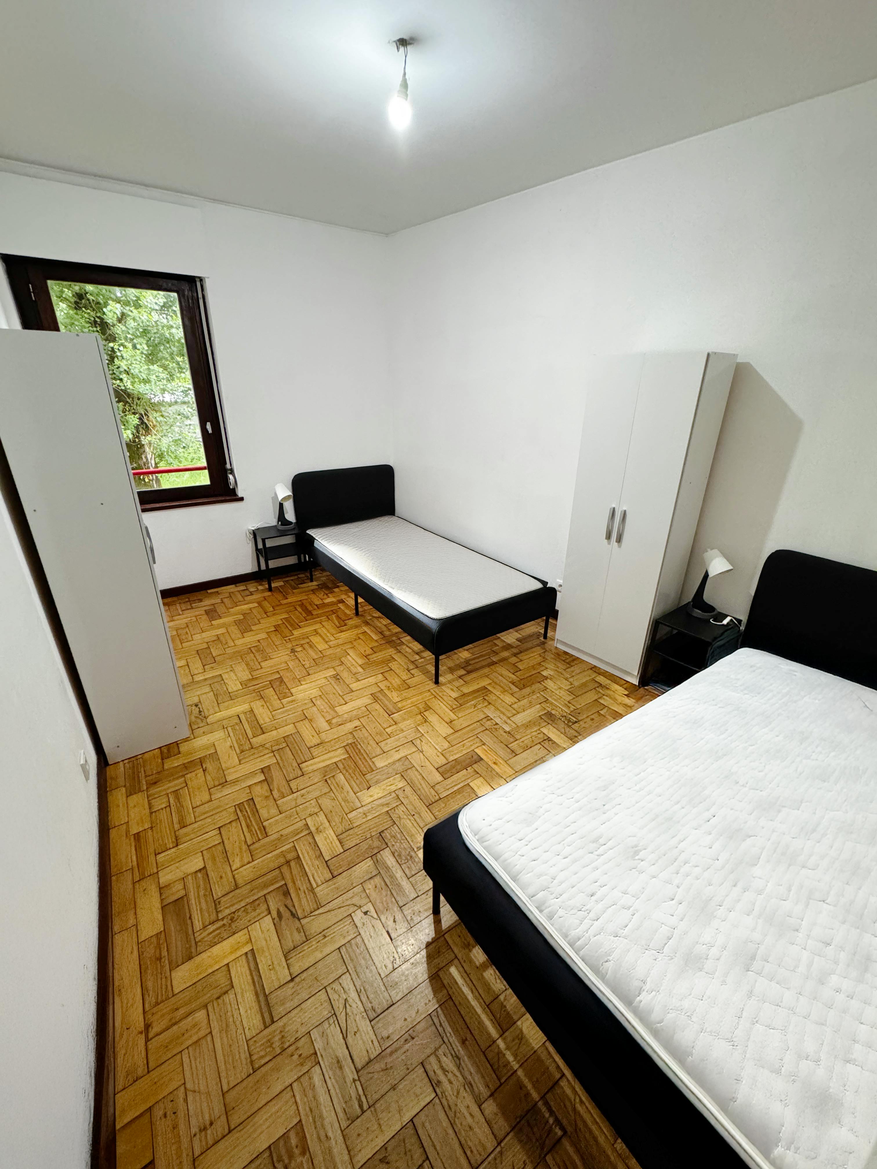 Mehrbettzimmer zu mieten für 300 € pro Monat in Porto, Alameda 25 de Abril
