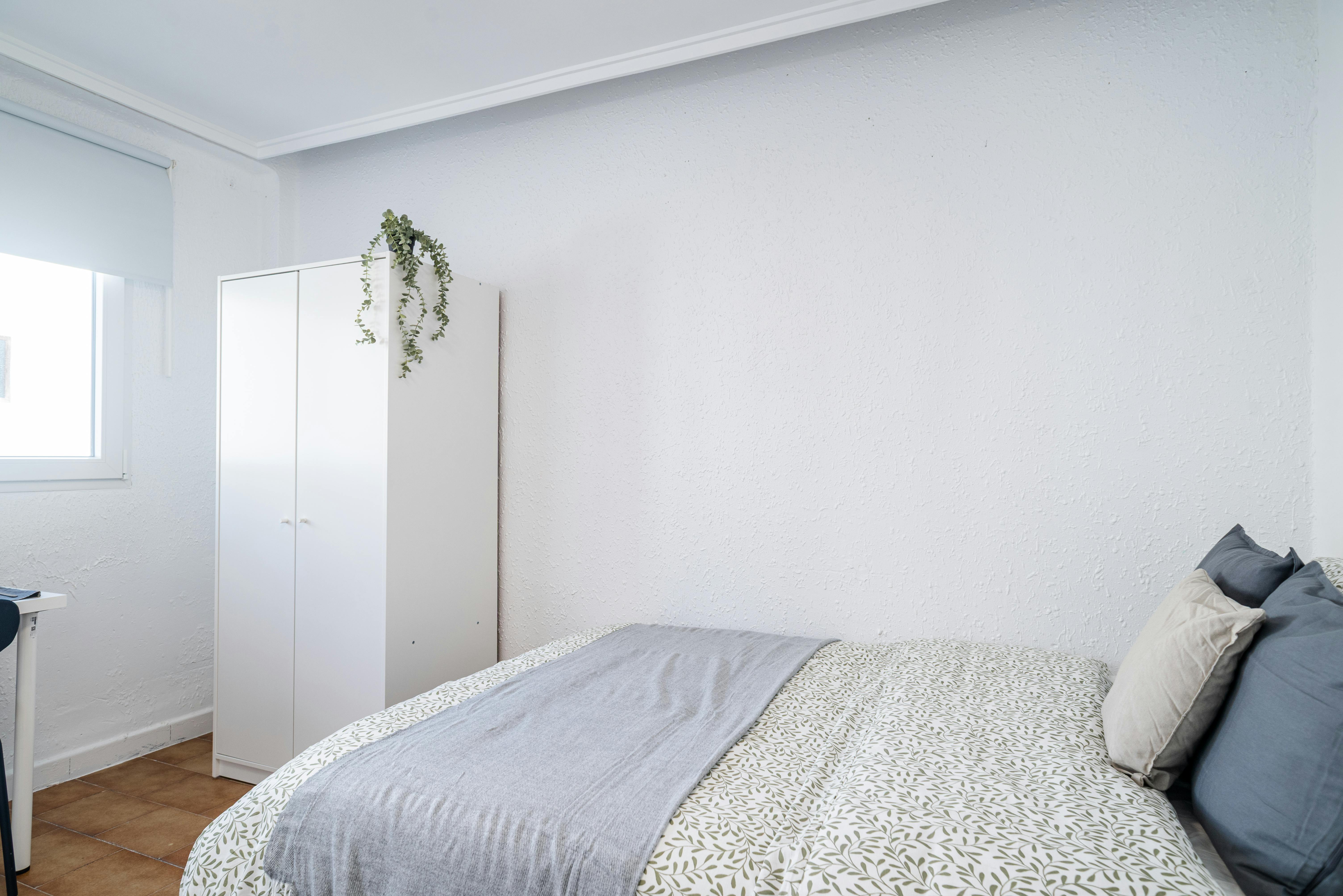 Single room Torrent, 1 bed, 10m² — photo 17