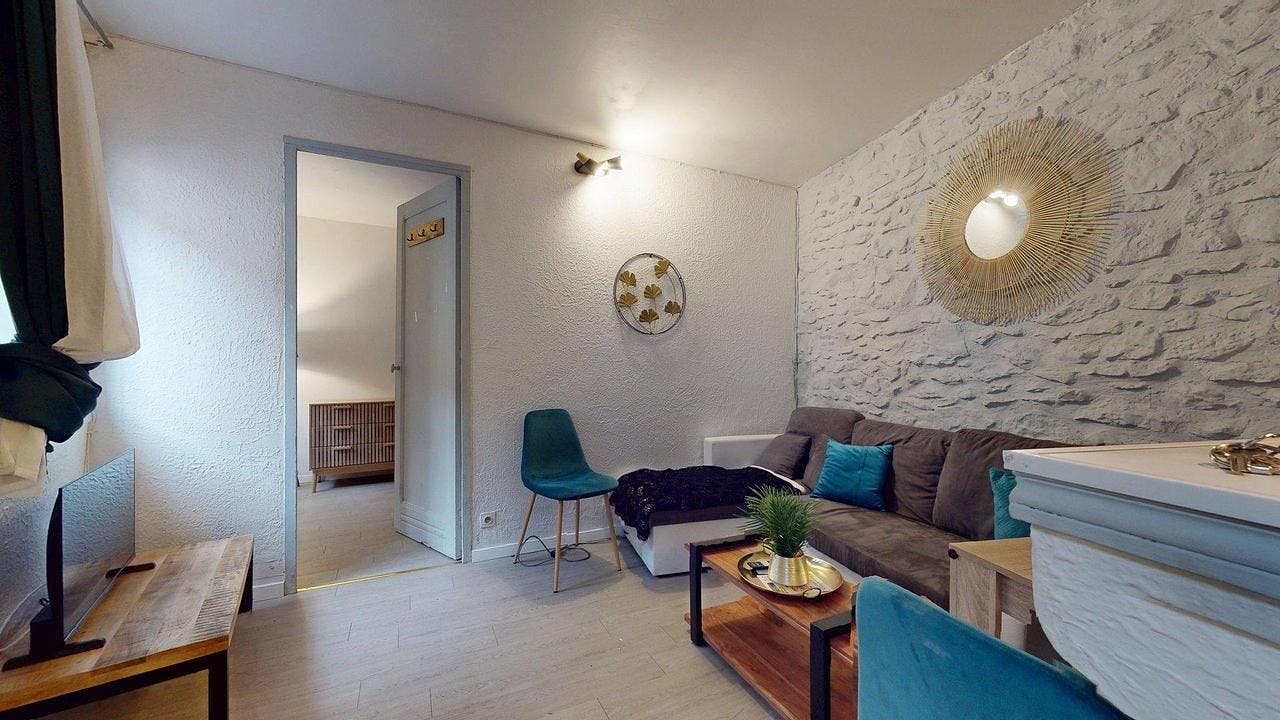 Apartment for rent for €657 per month in Nîmes, Rue Henri IV