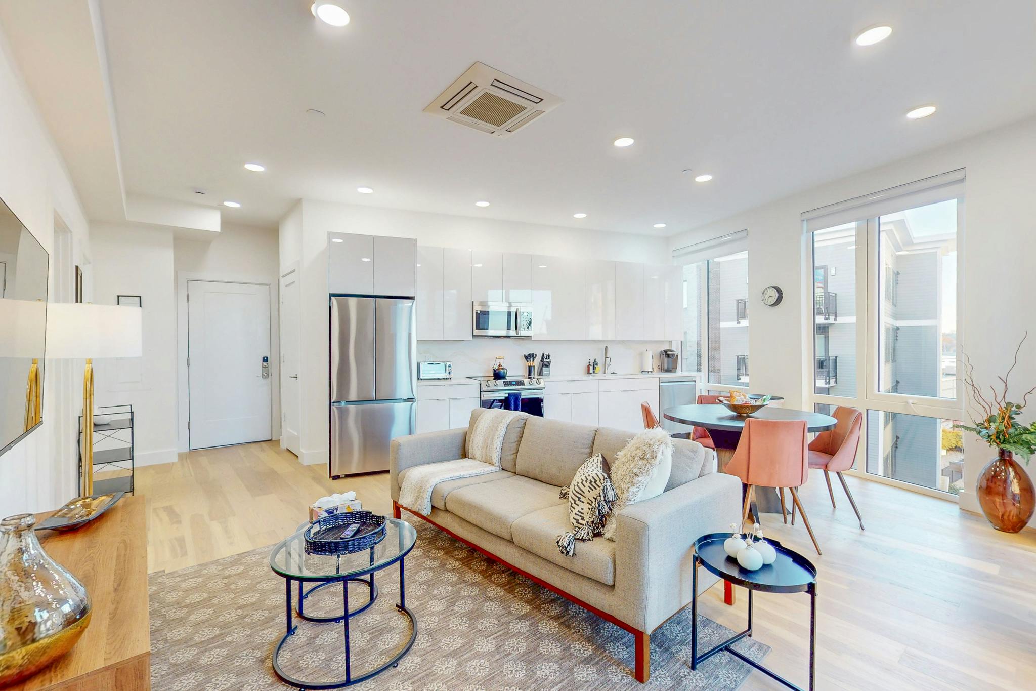 Mieszkanie do wynajęcia za $5,125 miesięcznie w mieście Boston, Hichborn Street