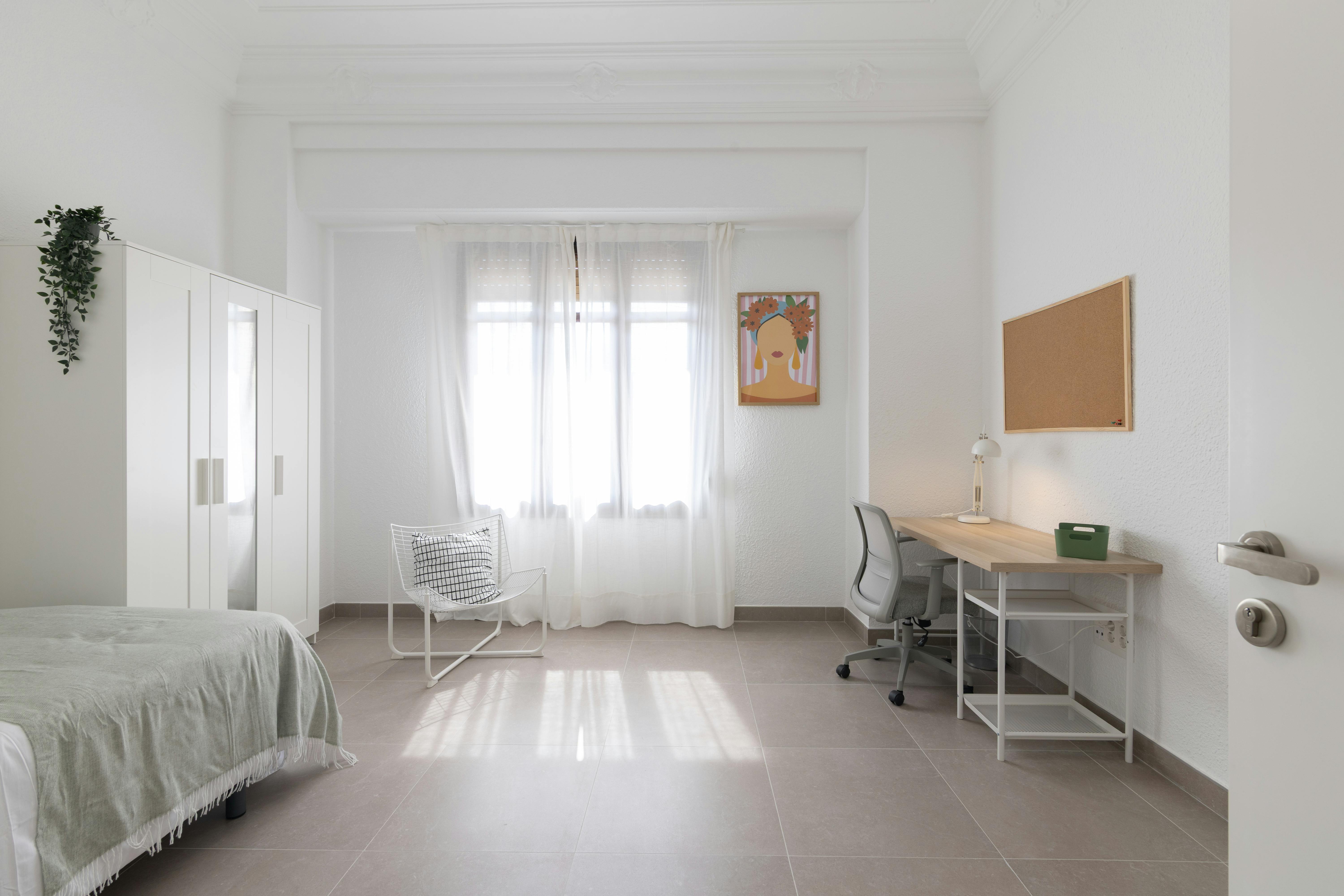 Private room for rent for €525 per month in Valencia, Carrer de Guillem de Castro