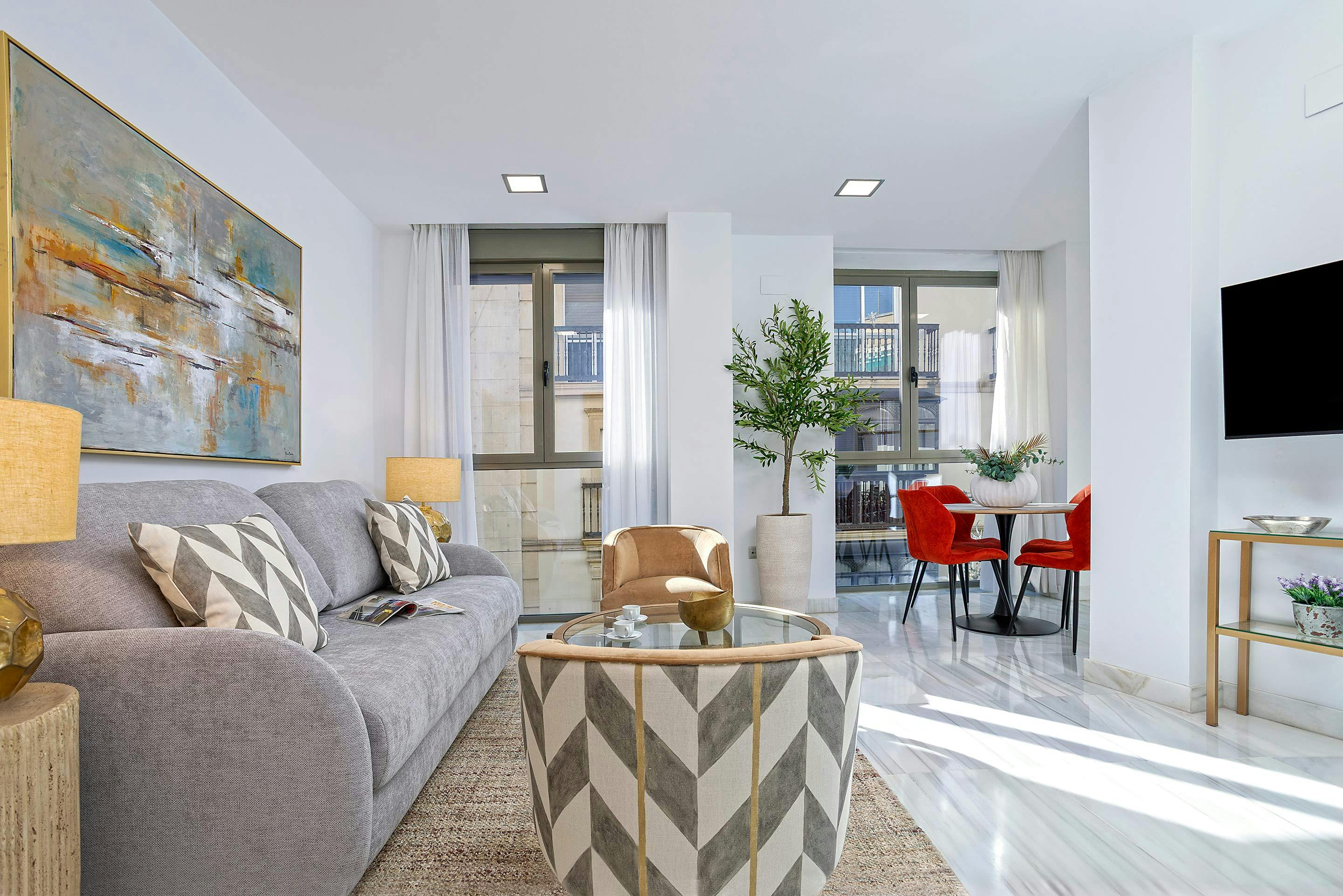 Apartment for rent for €3,110 per month in Córdoba, Calle Uceda