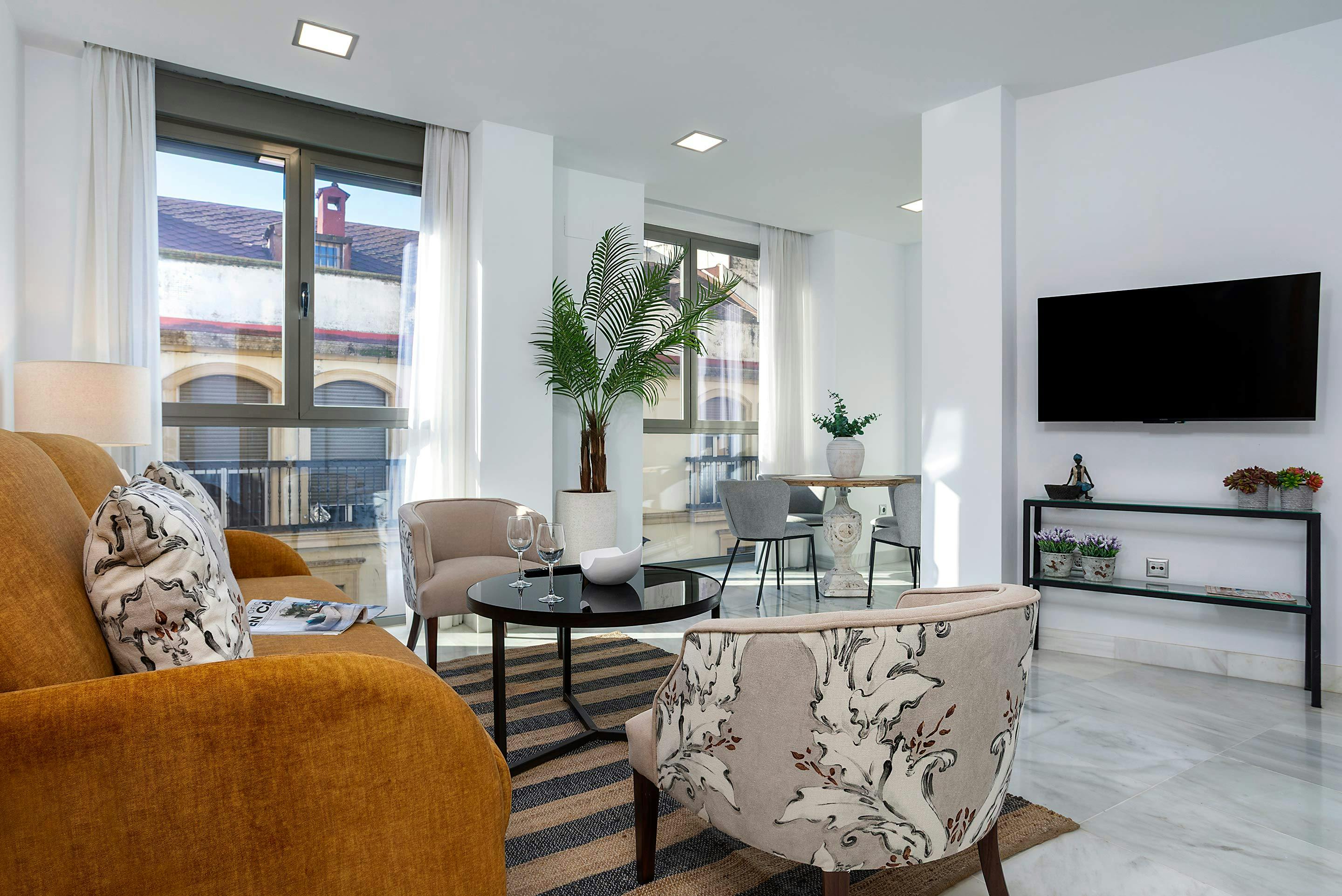 Apartment for rent for €3,053 per month in Córdoba, Calle Uceda