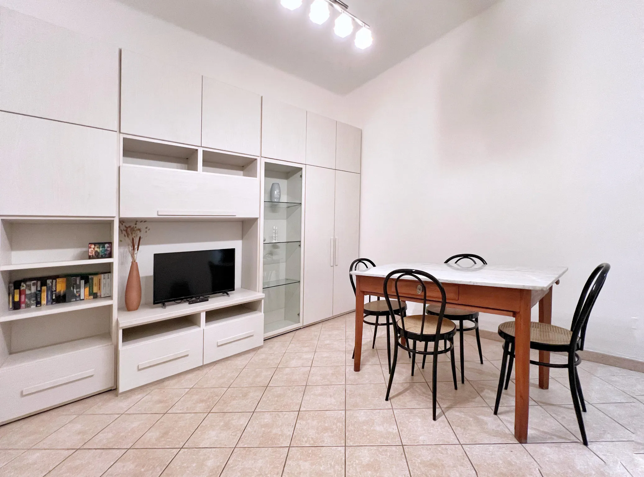 1-Bedroom Apartment in Via Toscana, Bologna (1673096) ROOM 2
