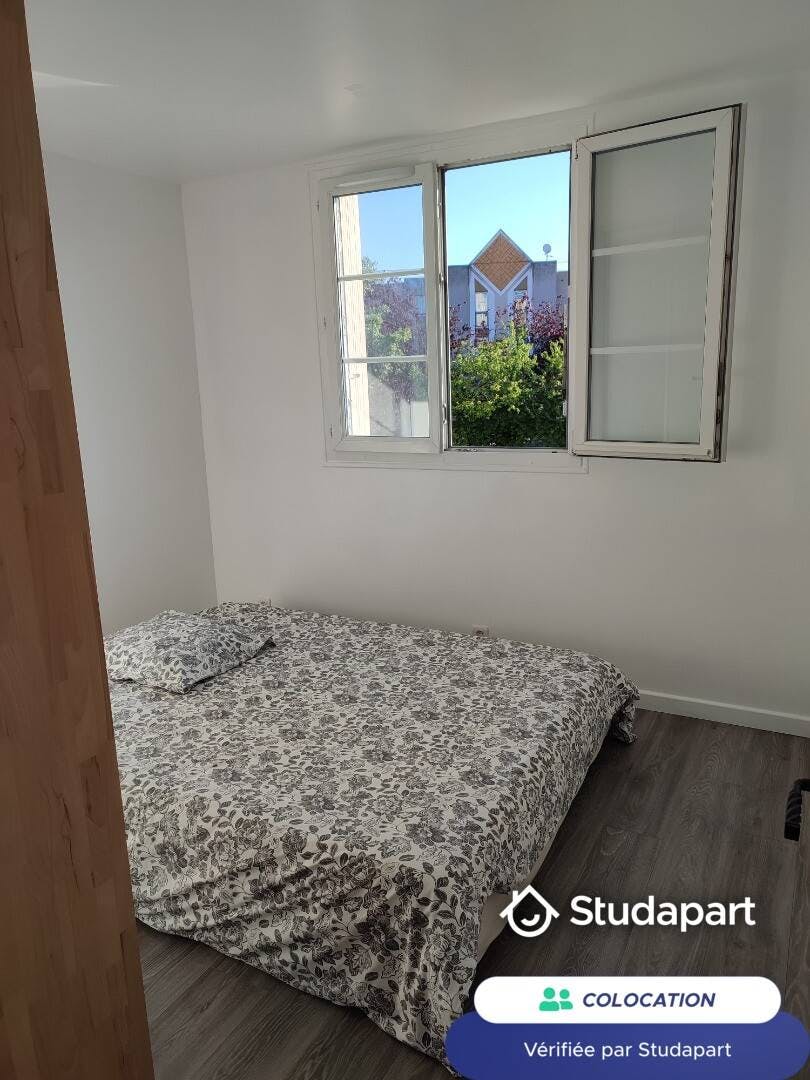 Private room for rent for €700 per month in Colombes, Rue des Côtes d'Auty